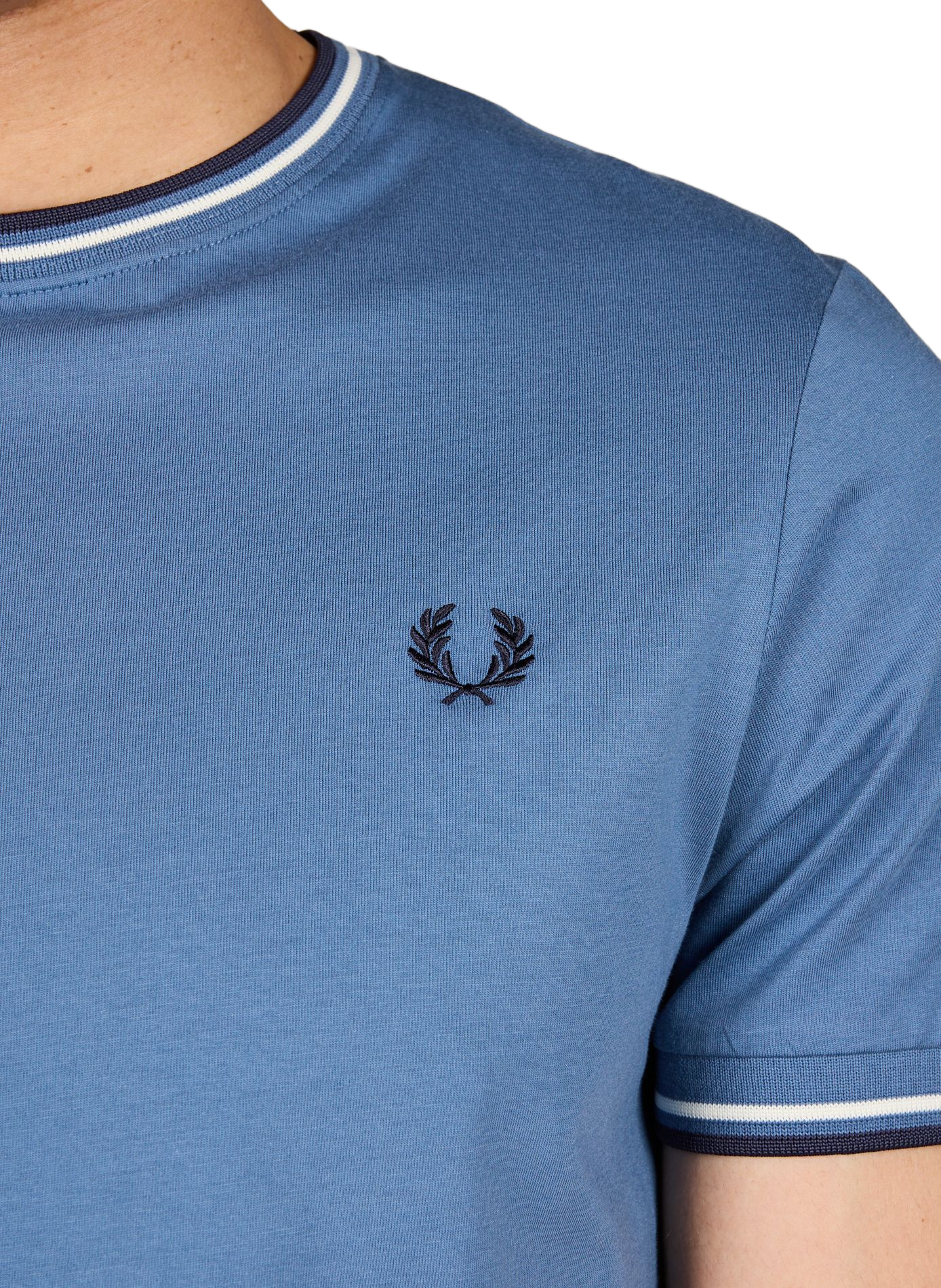 Maglietta a tinta unita con collo rotondo in cotone. FRED PERRY Blu