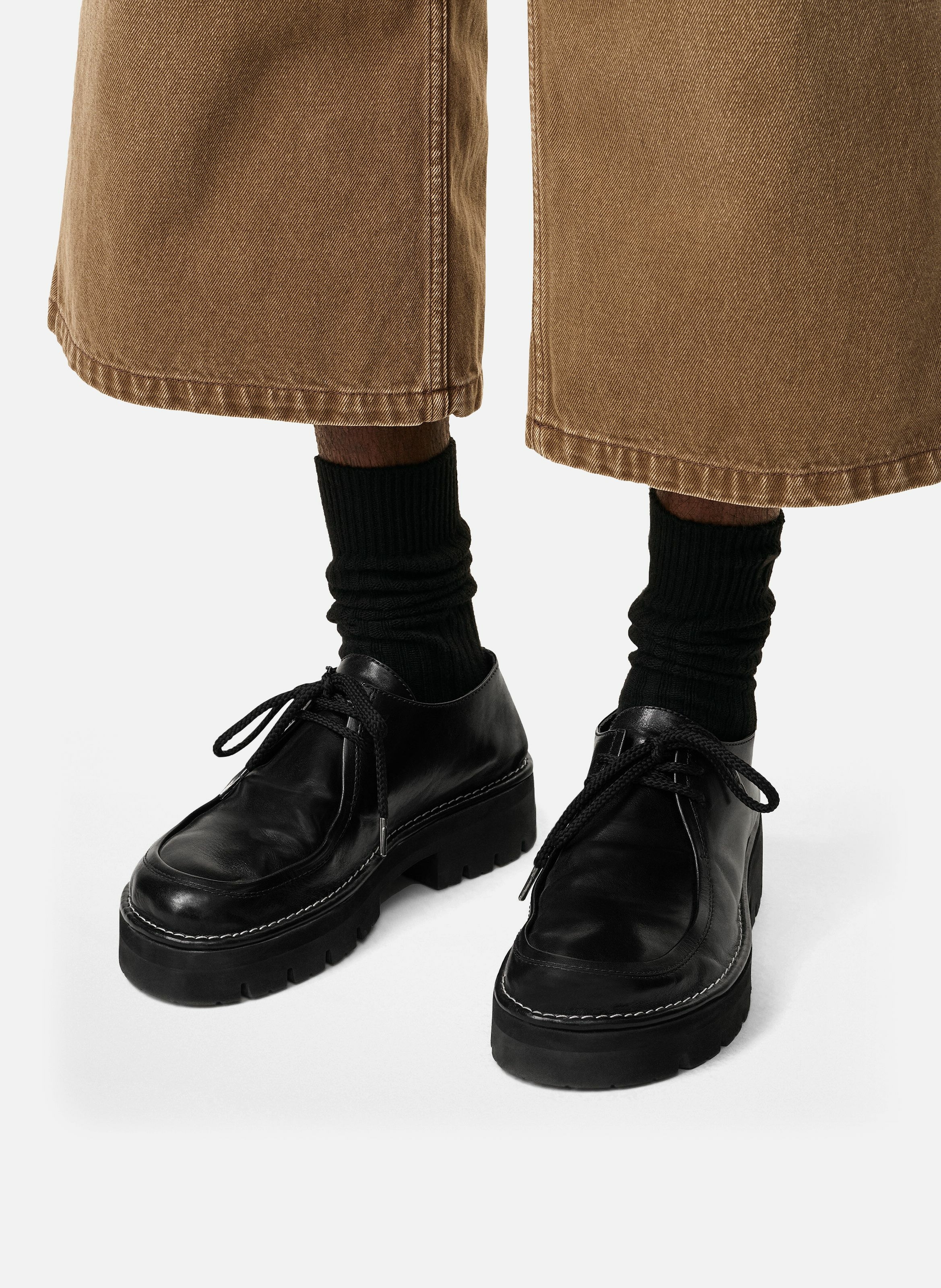 Derbies a bout anatomique en cuir unisexes AMI PARIS Noir