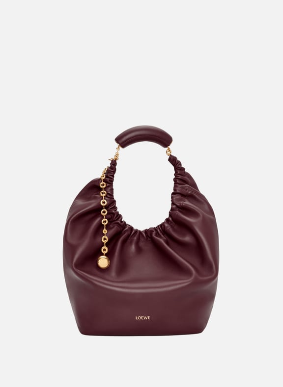 Sac Squeeze moyen en cuir d'agneau Rouge by LOEWE LOEWE Sac Squeeze moyen en cuir d'agneau Rouge