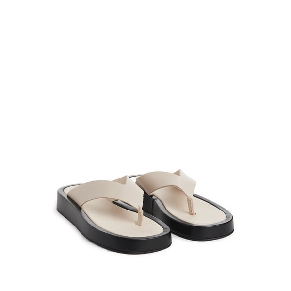 Tong à plateforme en cuir