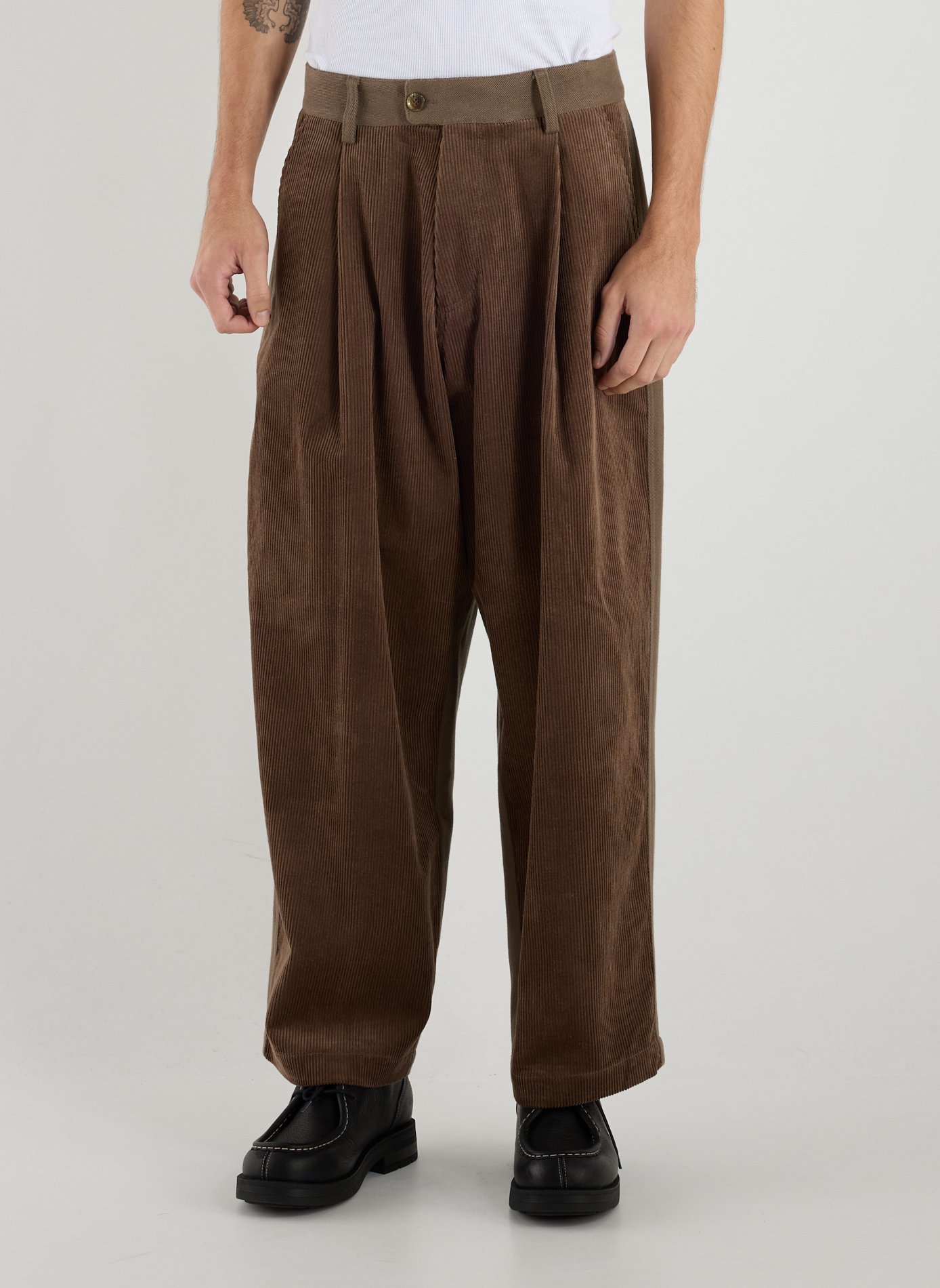 MERELY MADE Pantalon carotte bi-matière en coton Marron