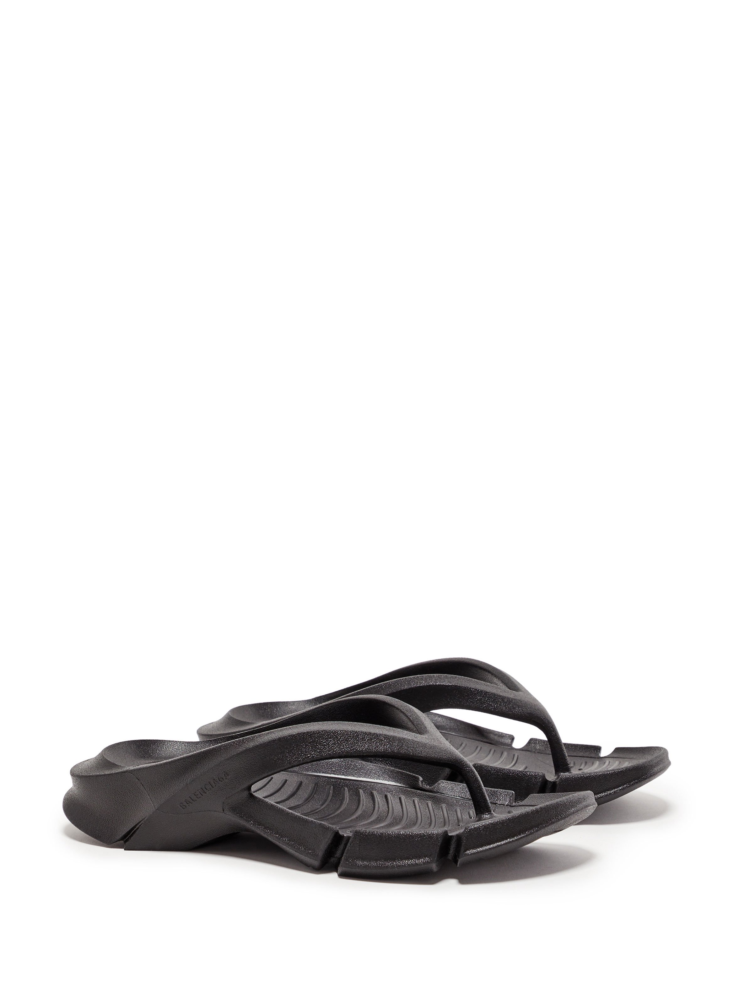 Tongs à semelles épaisses