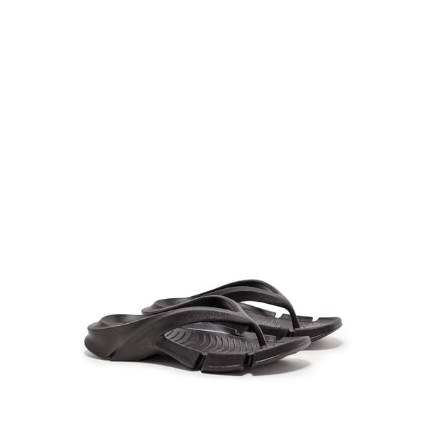 Tongs à semelles épaisses