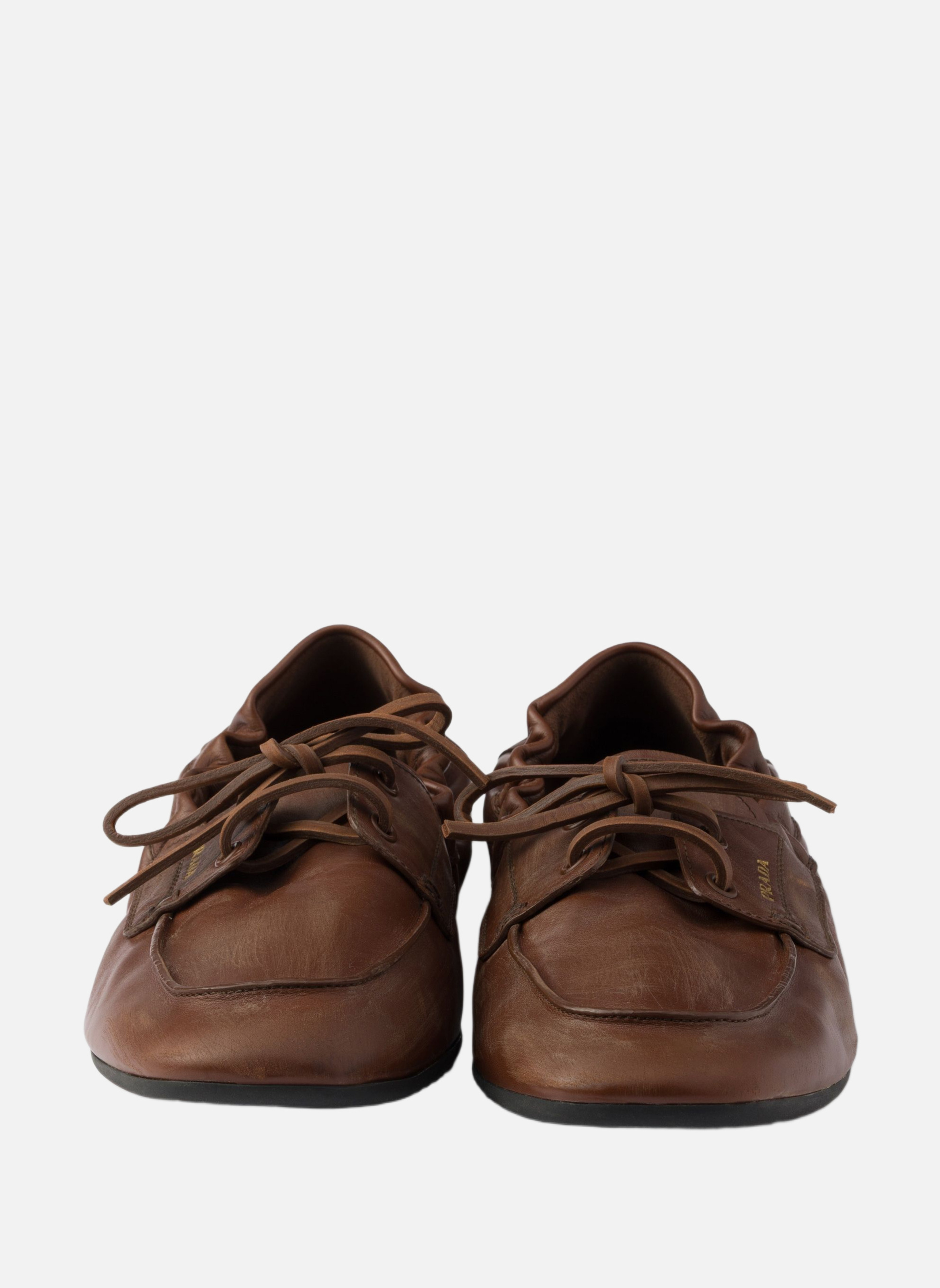 Chaussures bateau en cuir vieilli PRADA Marron