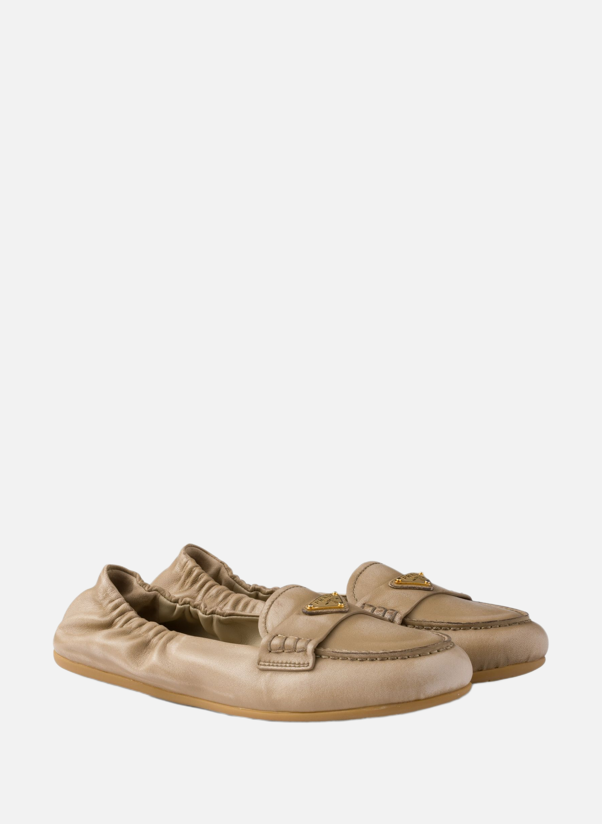 Mocassins en cuir nappa PRADA Beige