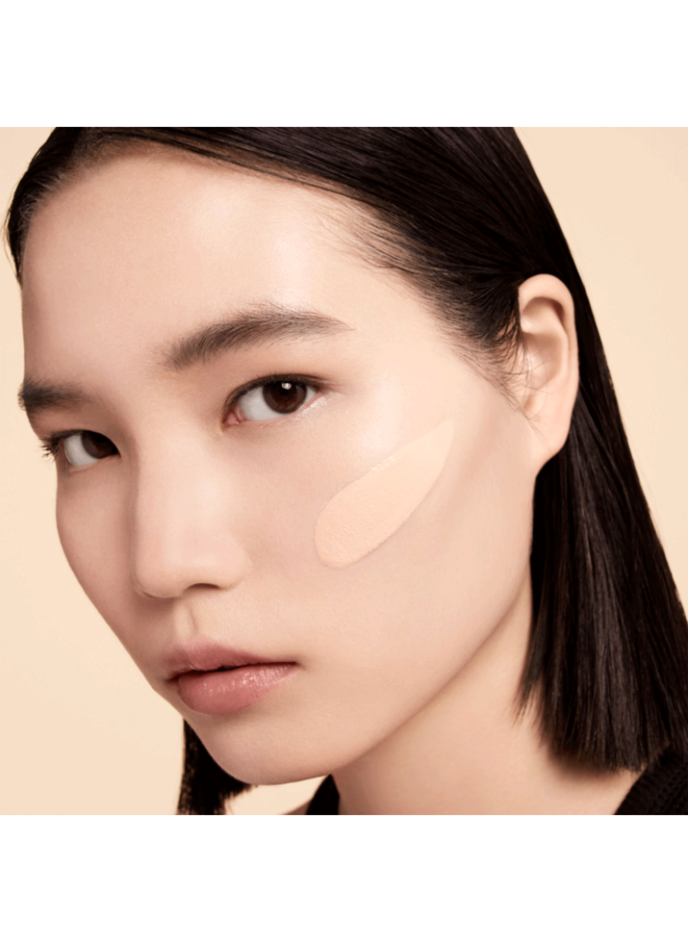 Yves Saint Laurent 24h full-coverage luminous matt foundation Lc2