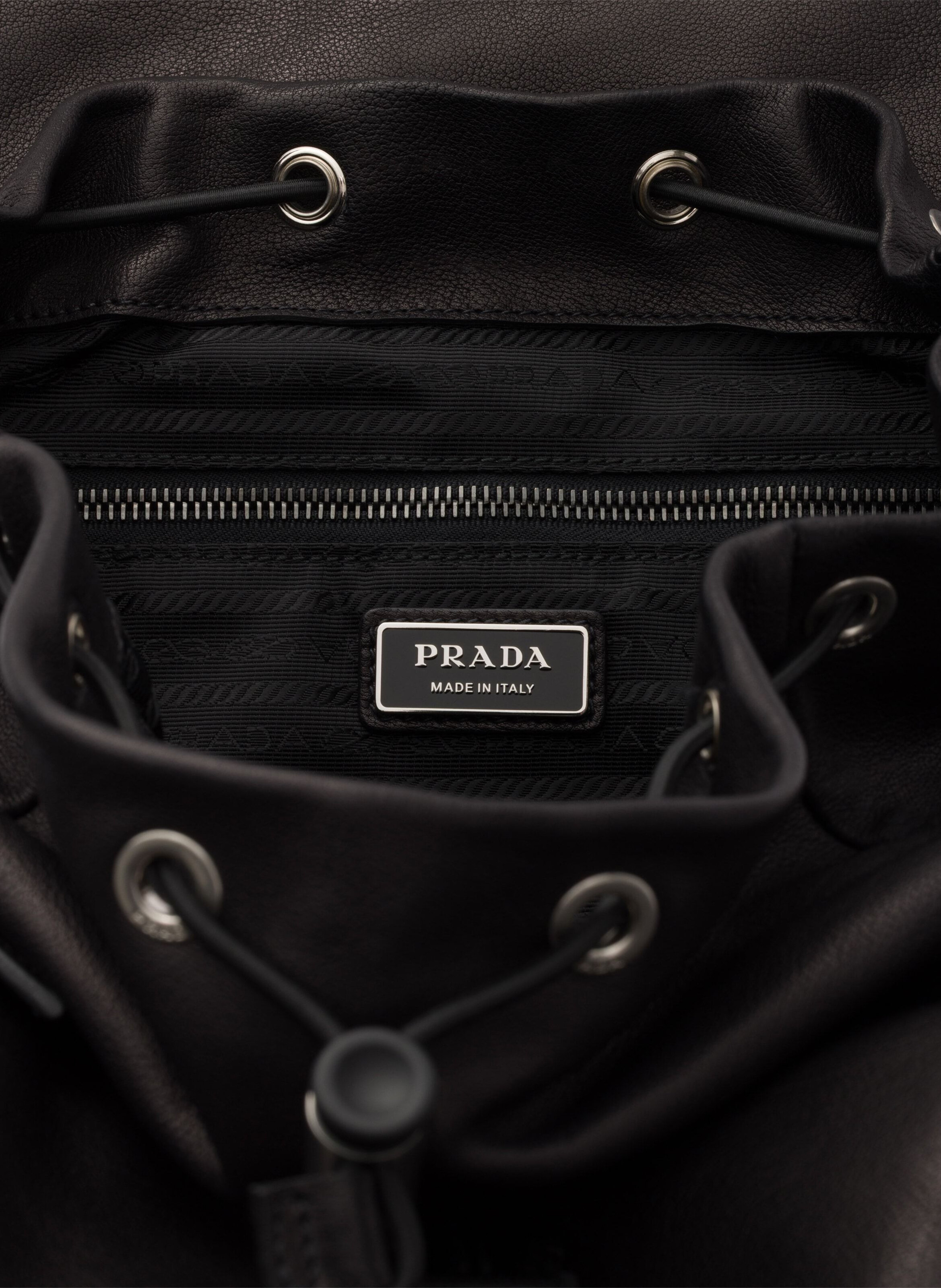 Sac à dos en cuir prada explore PRADA Noir