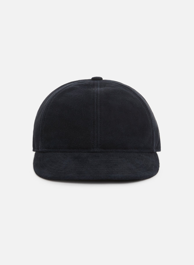 قبعة من الجلد السويدي new era