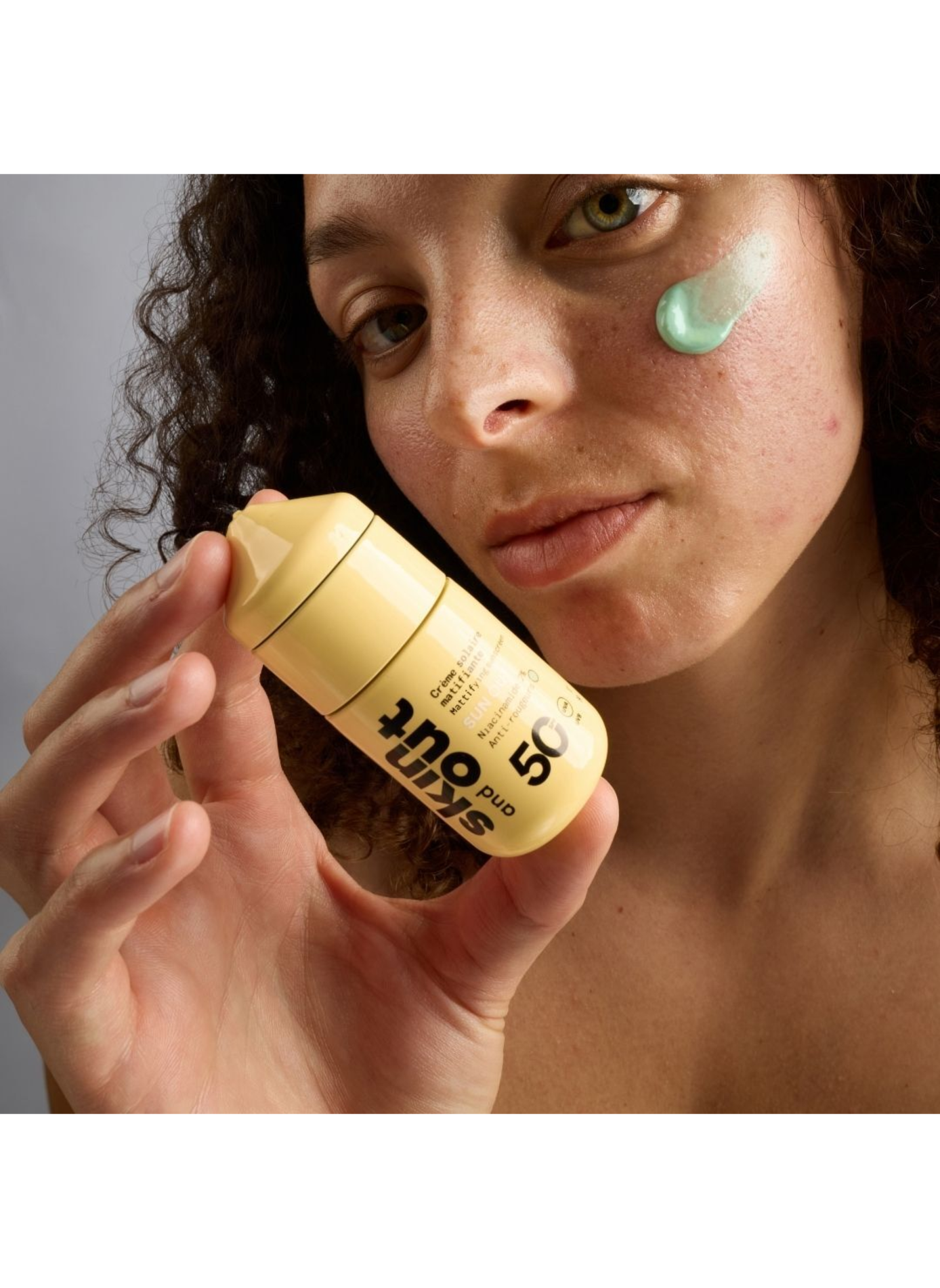 Sun Out - Mattifying Sunscreen SPF 50+ SKIN & OUT No color