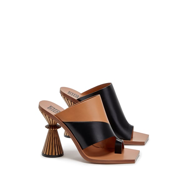 Mules en cuir à talon en bois sculpté