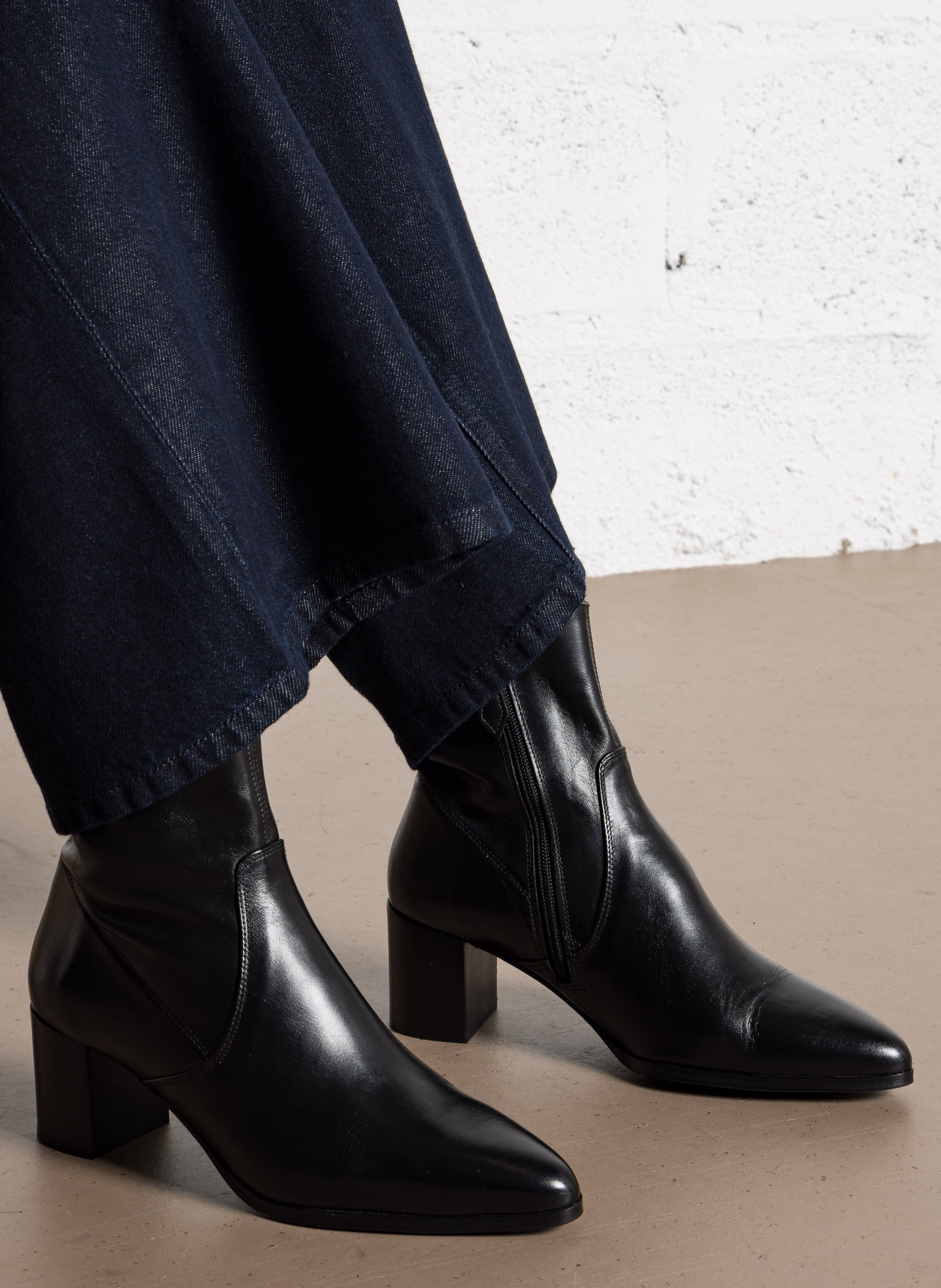 Bottines à talons en cuir n°556 RIVECOUR Noir