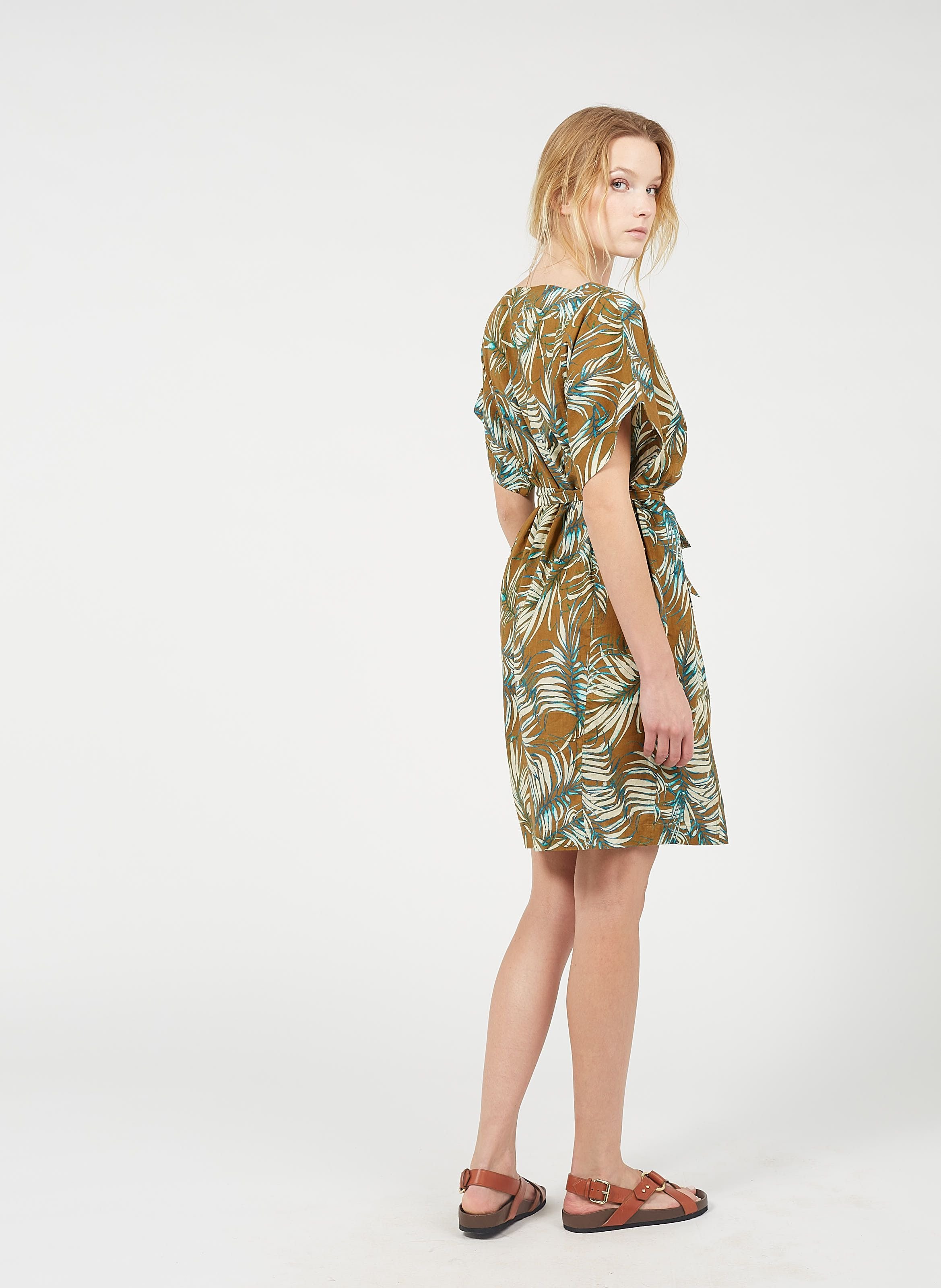 Sandales plates en cuir mexico SOEUR Marron