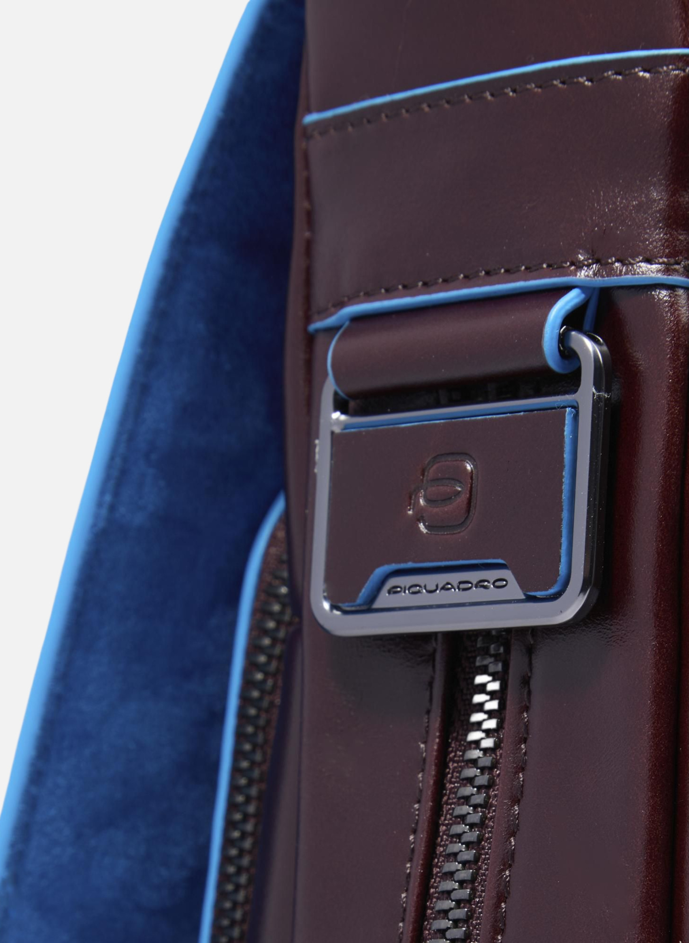 Serviette extensible pour ordinateur 15,6" PIQUADRO Marron
