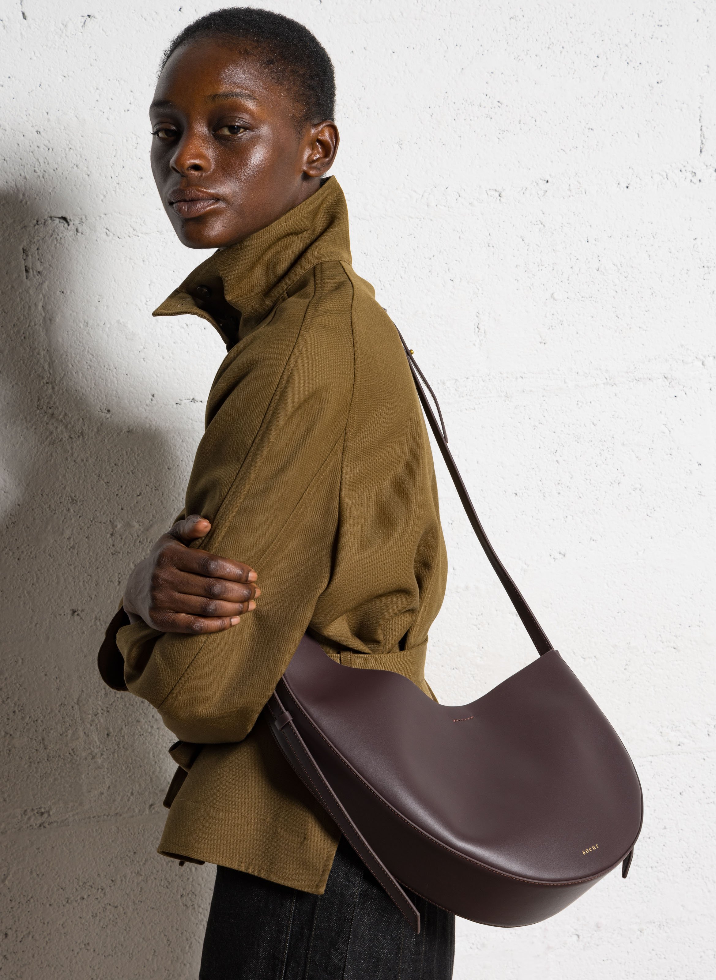 Sac bandoulière asymétrique en cuir lisse winona SOEUR Rouge