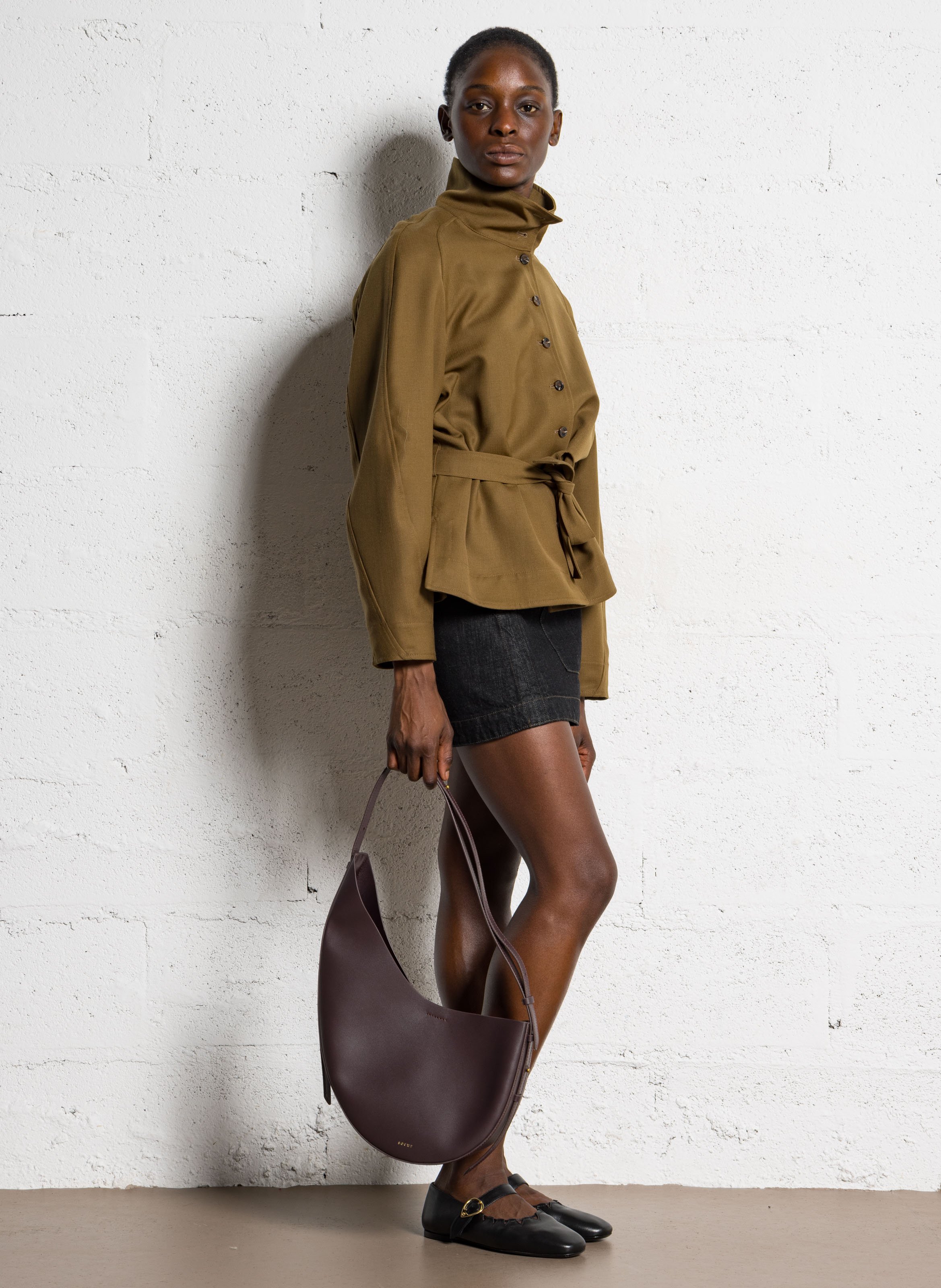 Sac bandoulière asymétrique en cuir lisse winona SOEUR Rouge