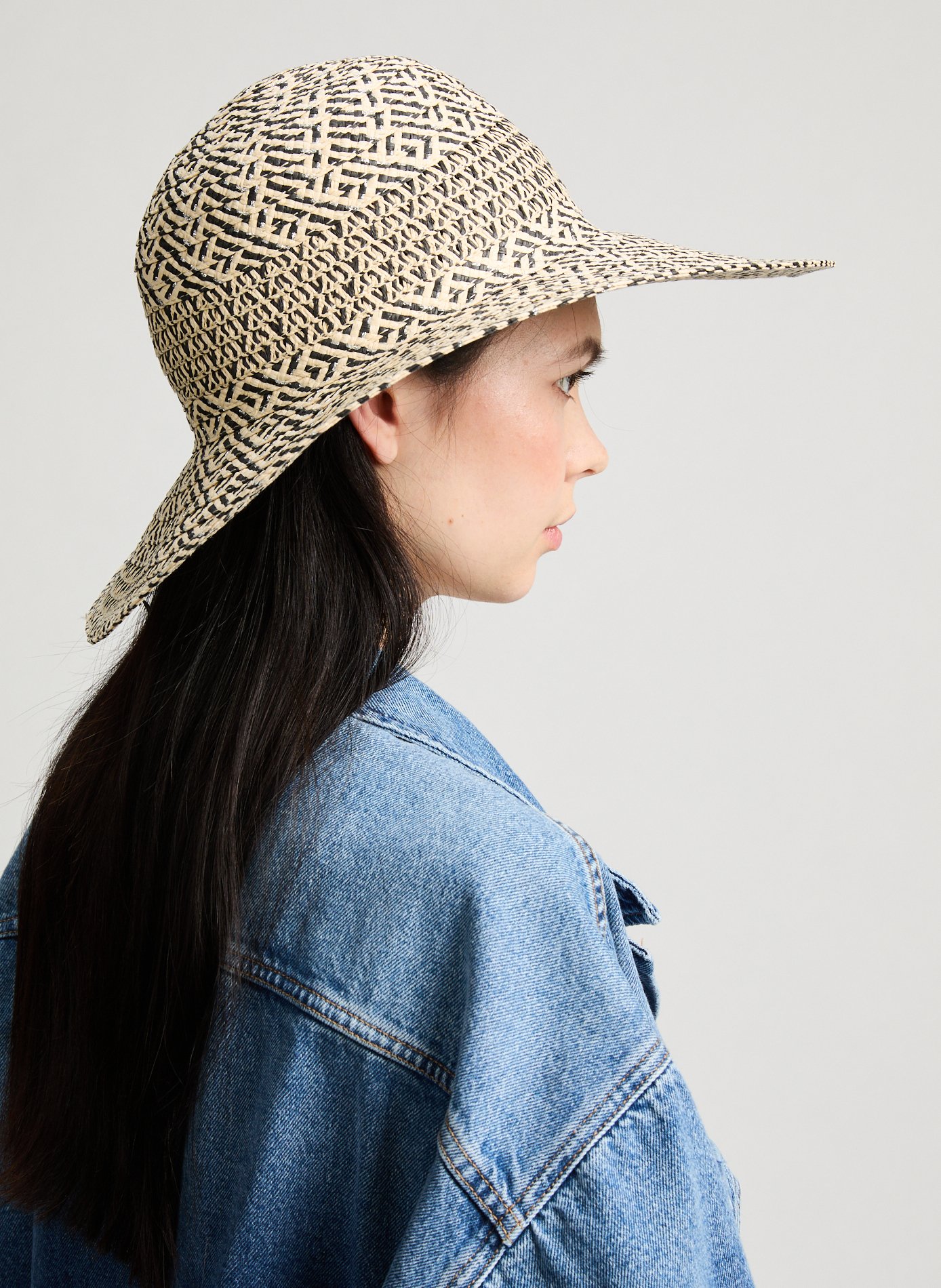 Straw hat with metallic threads Black