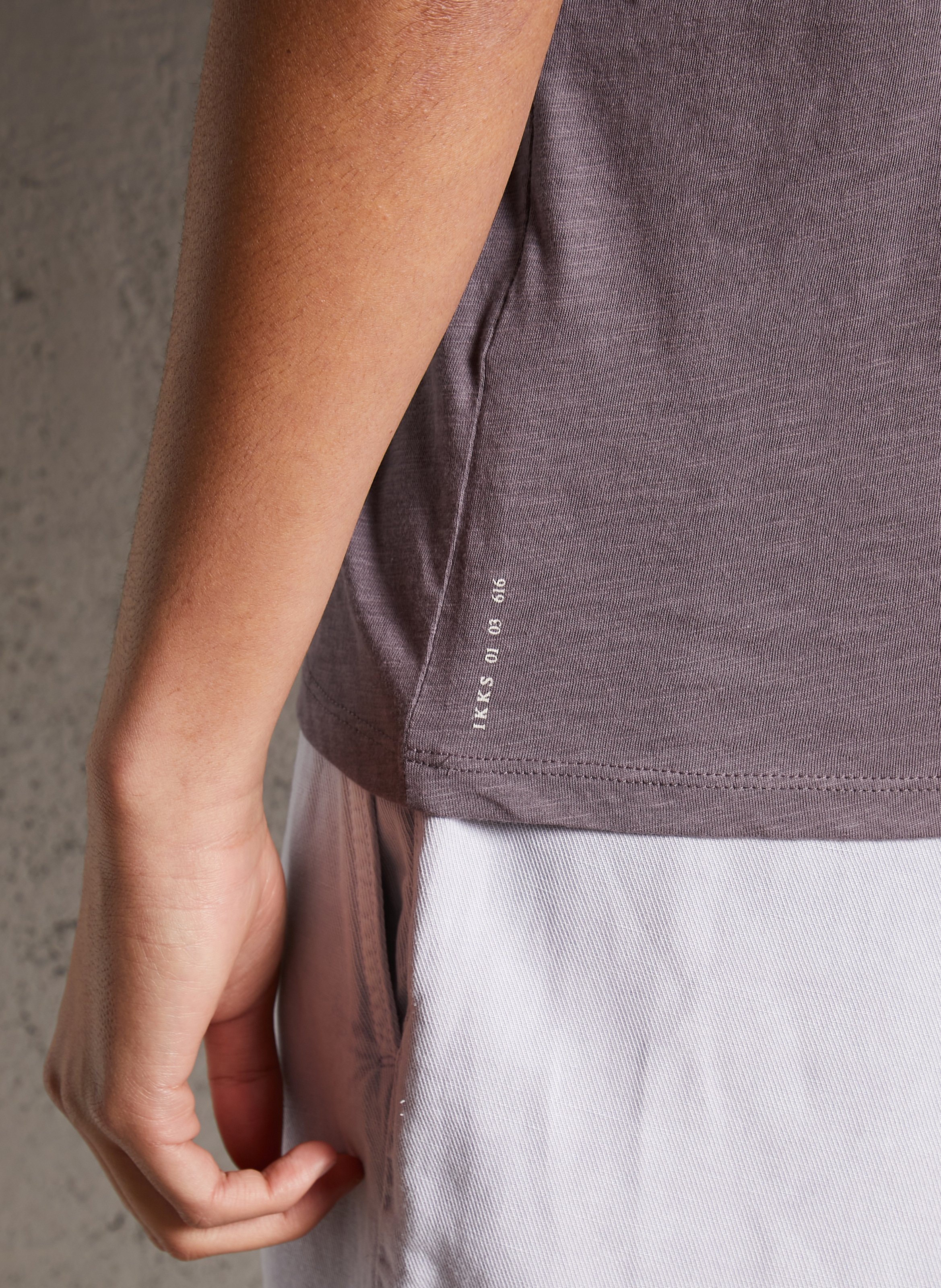 Tee-shirt droit col v en coton IKKS Violet