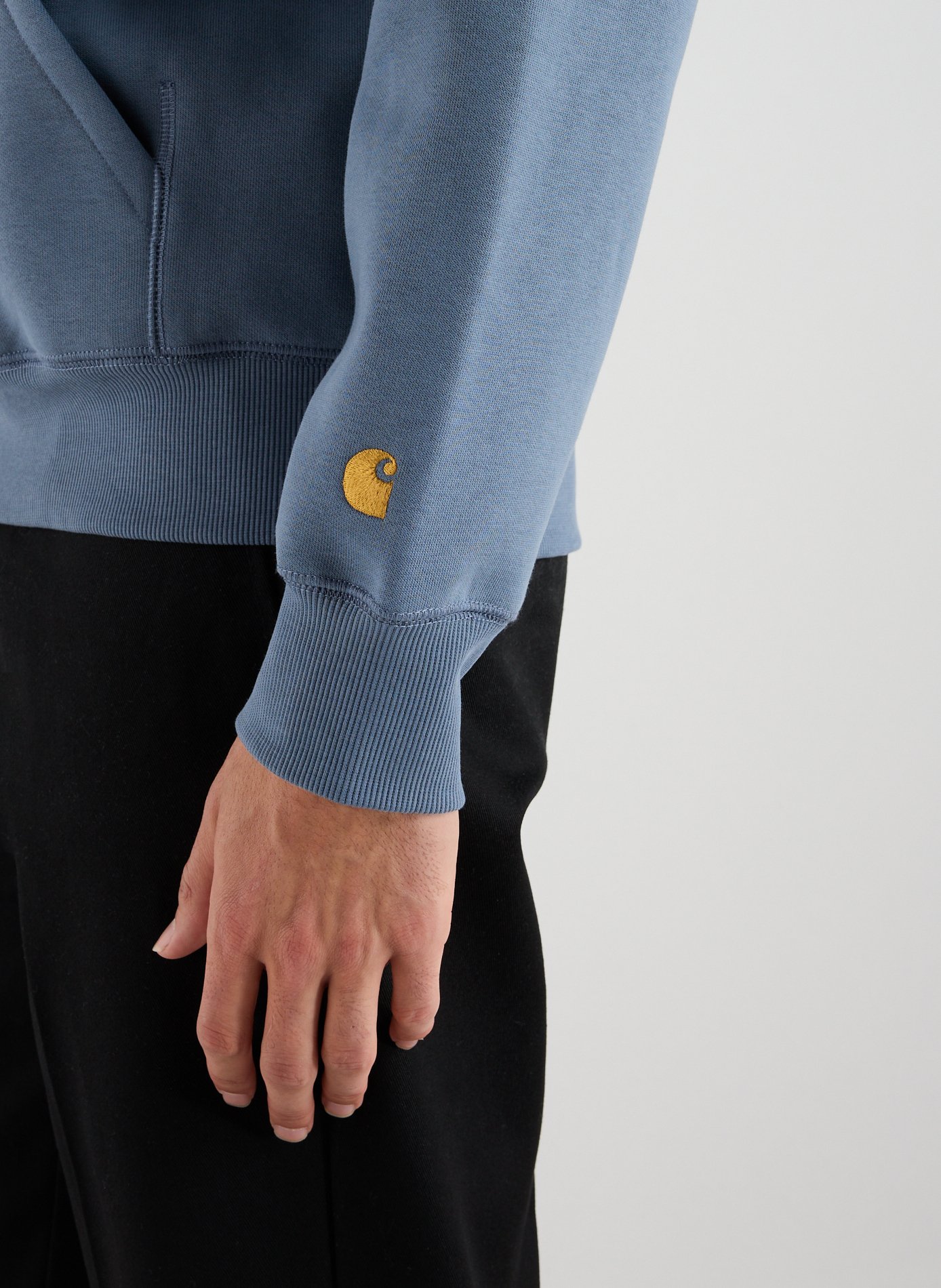 Solid color hooded sweatshirt in blended cotton. CARHARTT WIP Blue