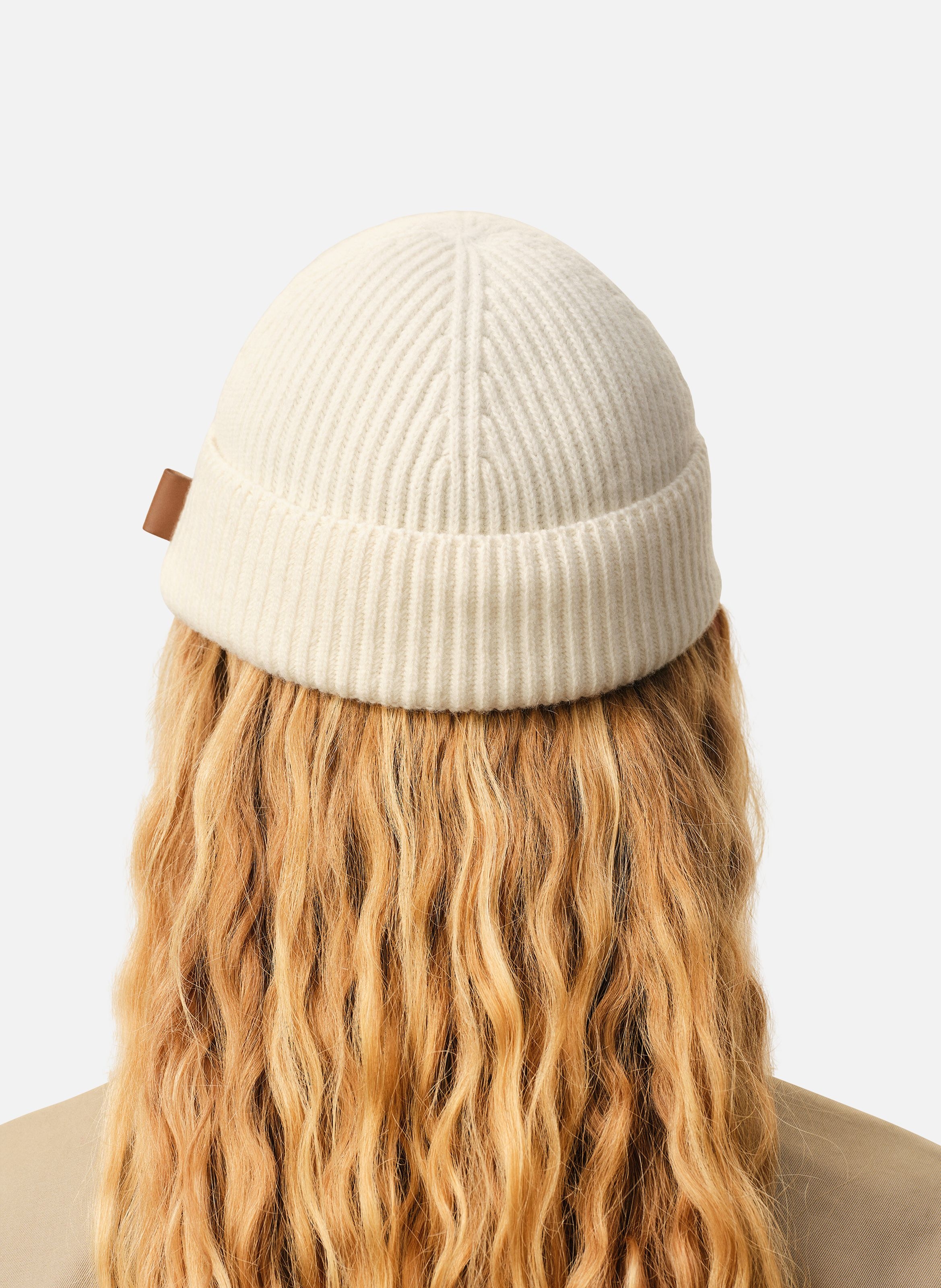 Bonnet etiquette cuir ami unisexe en laine AMI PARIS Blanc