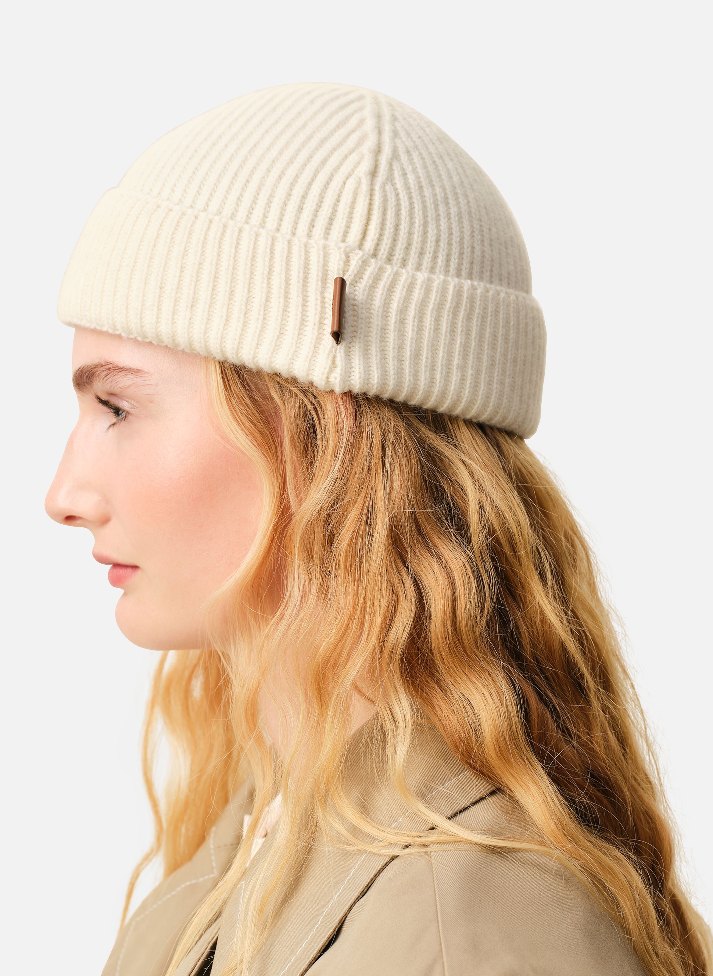 Bonnet etiquette cuir ami unisexe en laine AMI PARIS Blanc