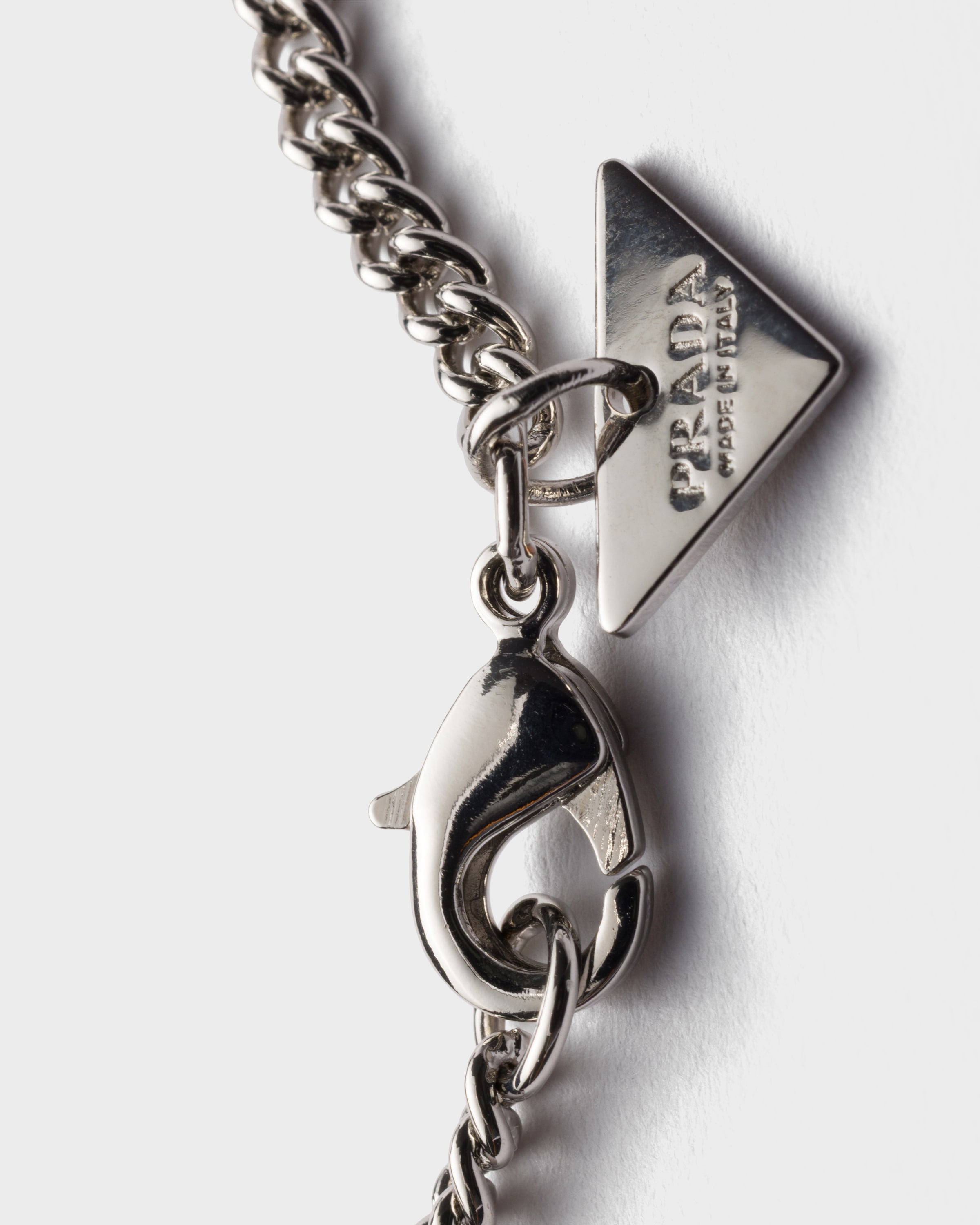 Collier en métal émaillé PRADA Argent