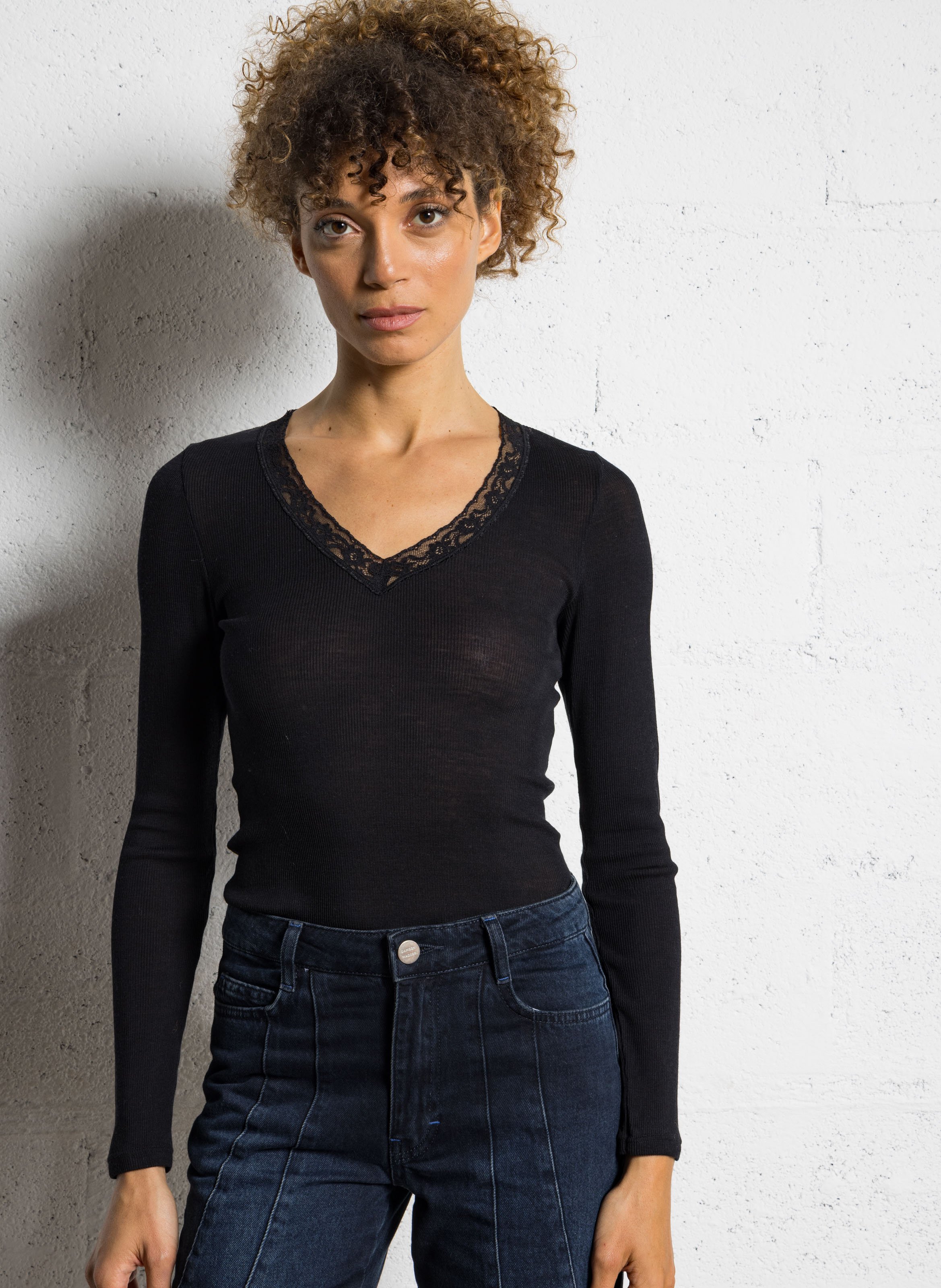 Tee-shirt col v dentelle uni ARMOR-LUX Noir