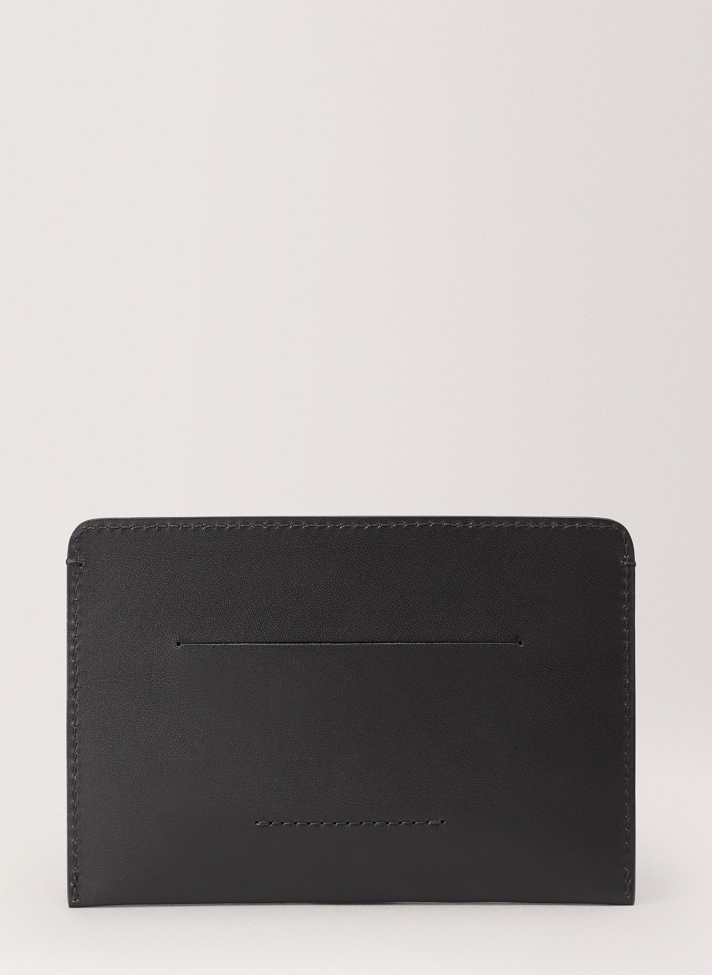 Étui passeport 'easton' en cuir vachetta CARL FRIEDRIK Noir