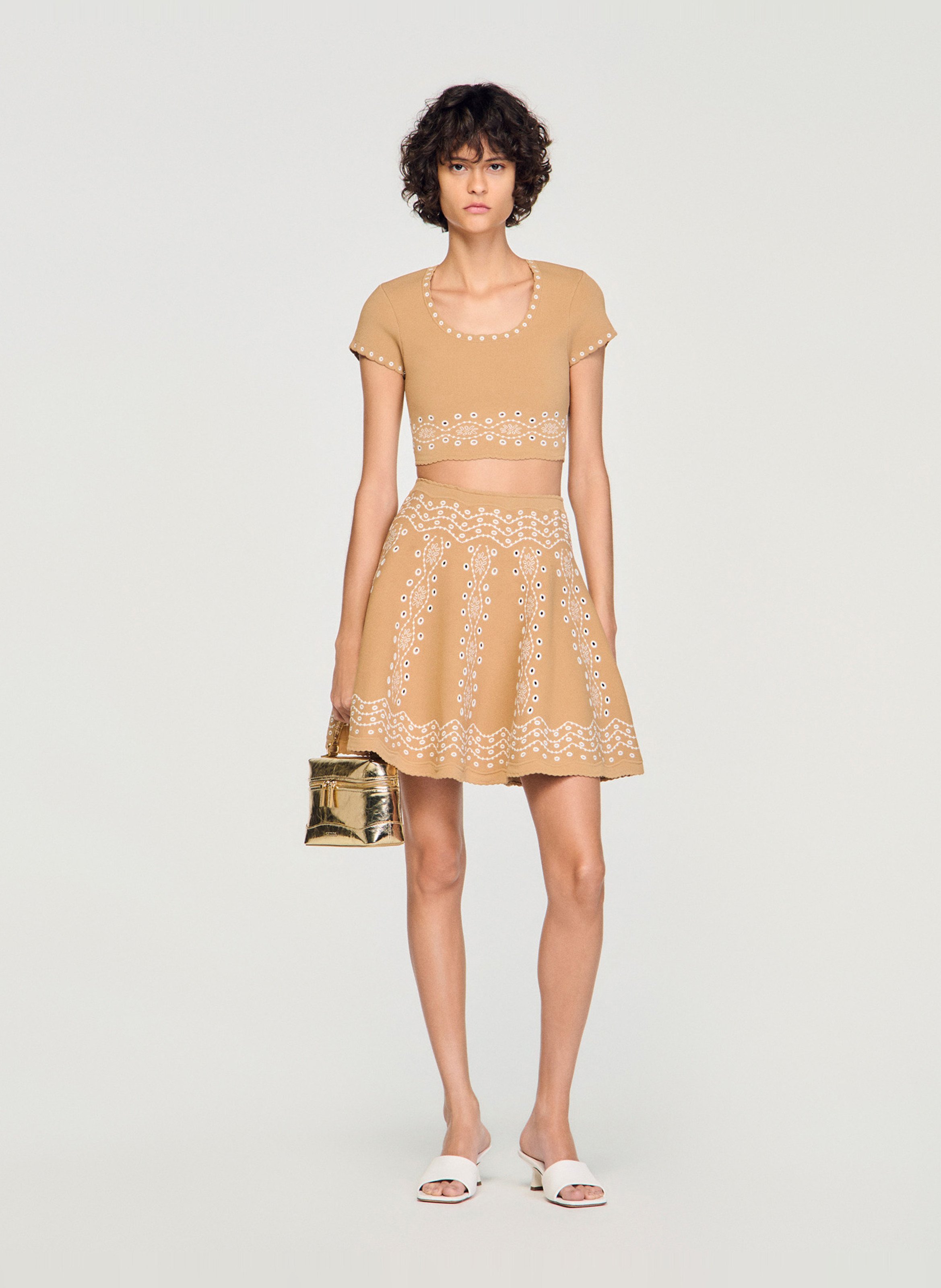 Top court col rond à broderies SANDRO Beige