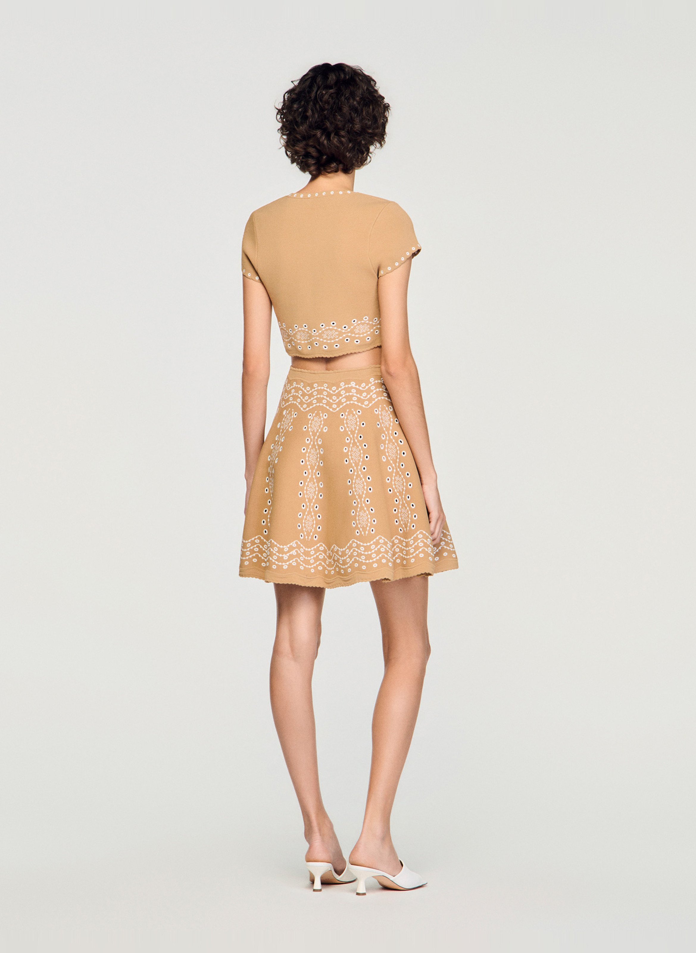 Top court col rond à broderies SANDRO Beige