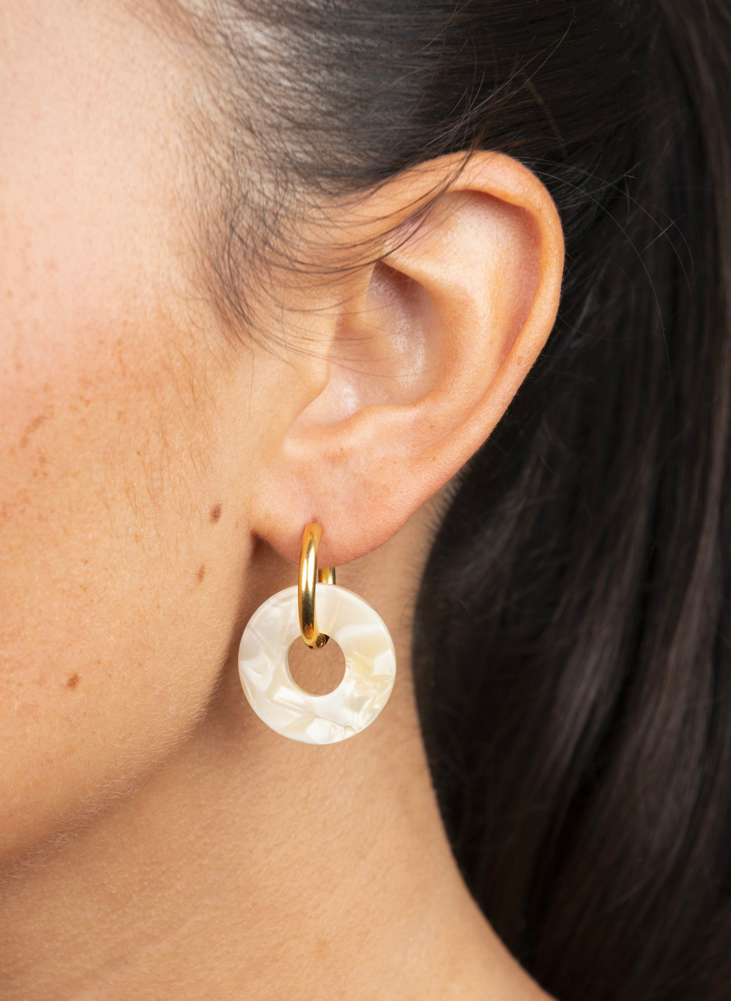 Boucles d'oreilles donuts avec anneaux en acier inoxydable doré KURAGE GINZA Beige