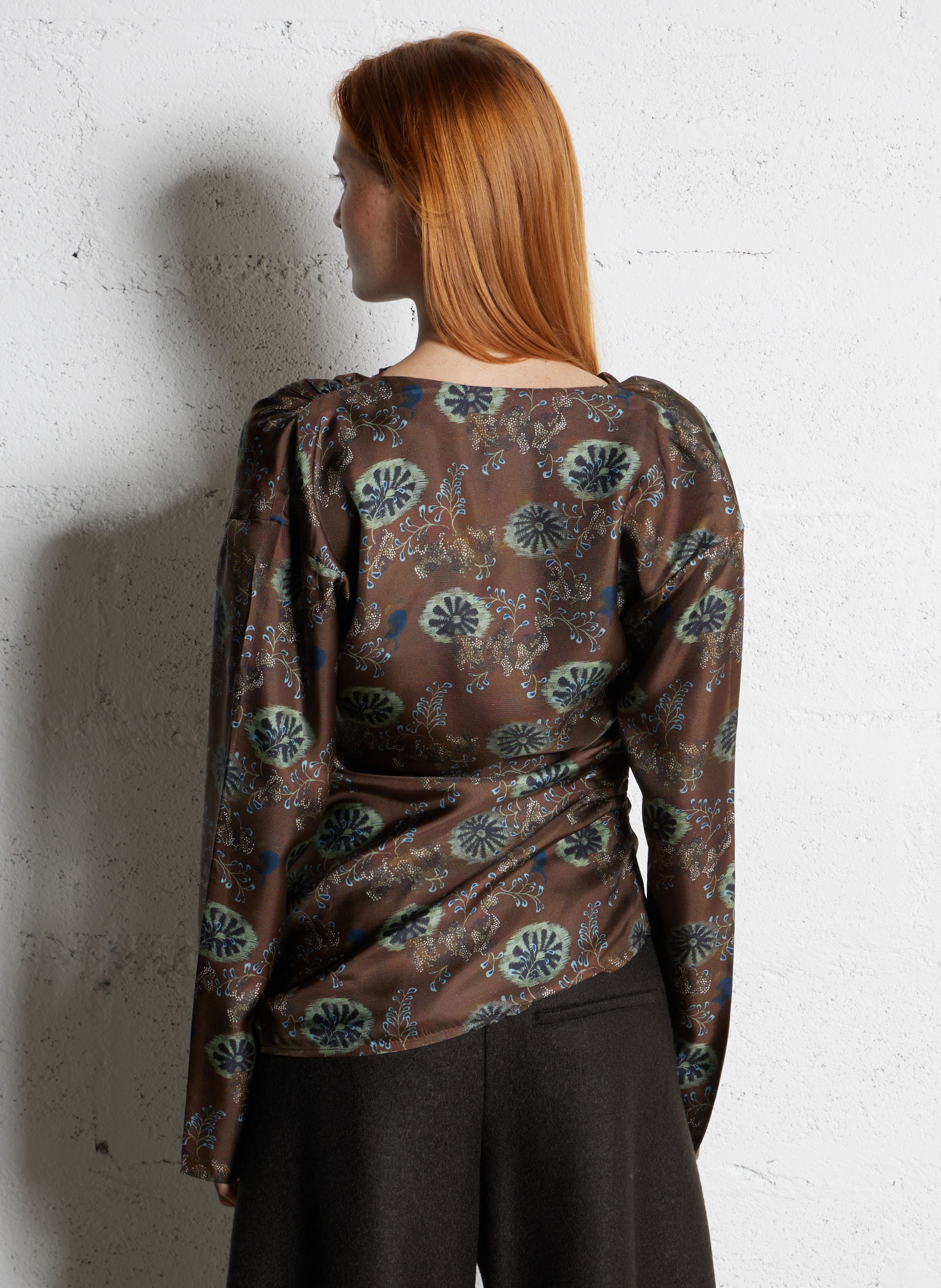 Top manches longues asymétrique à motifs en soie fresia SOEUR Multicolore