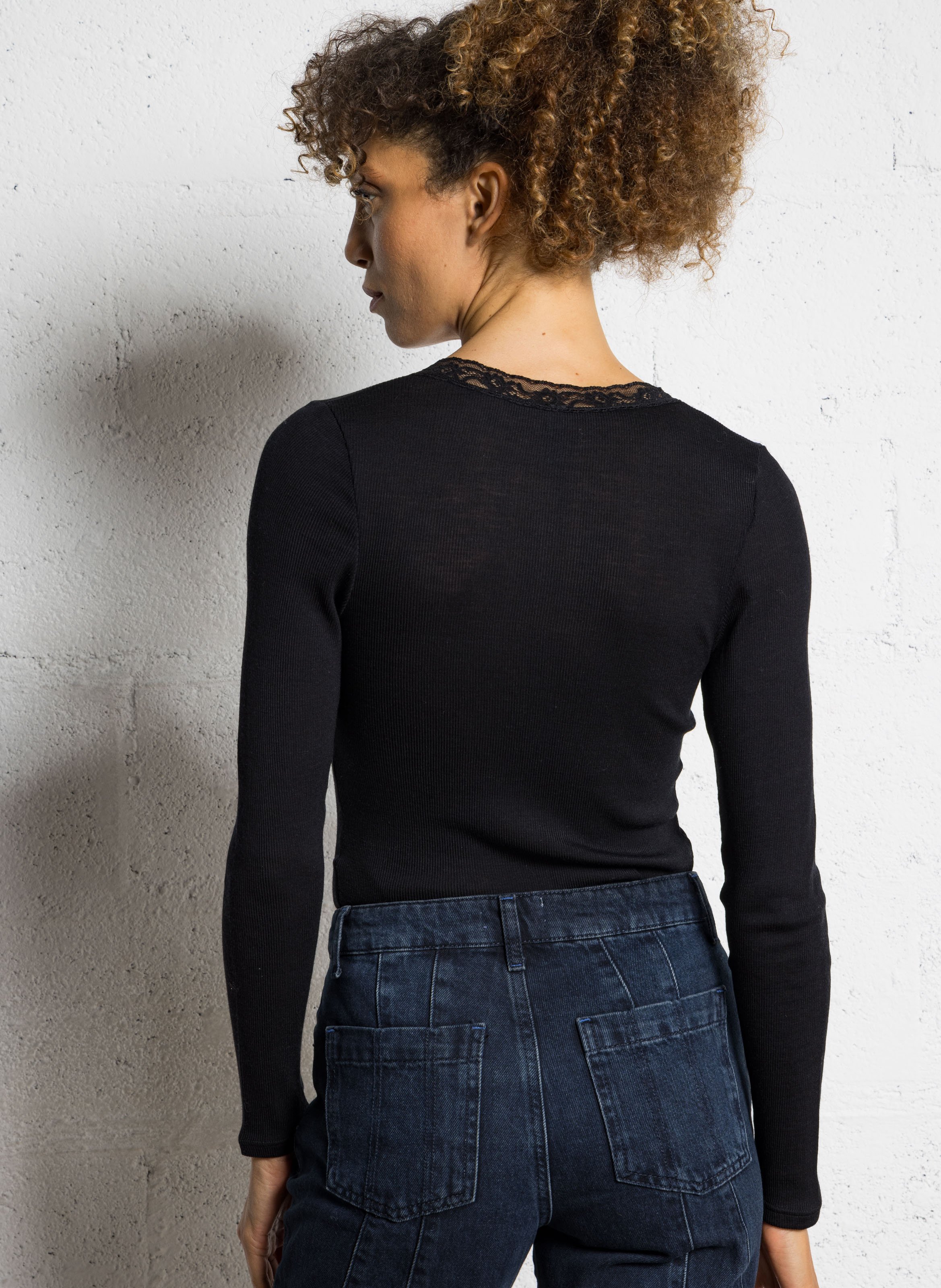 Tee-shirt col v dentelle uni ARMOR-LUX Noir