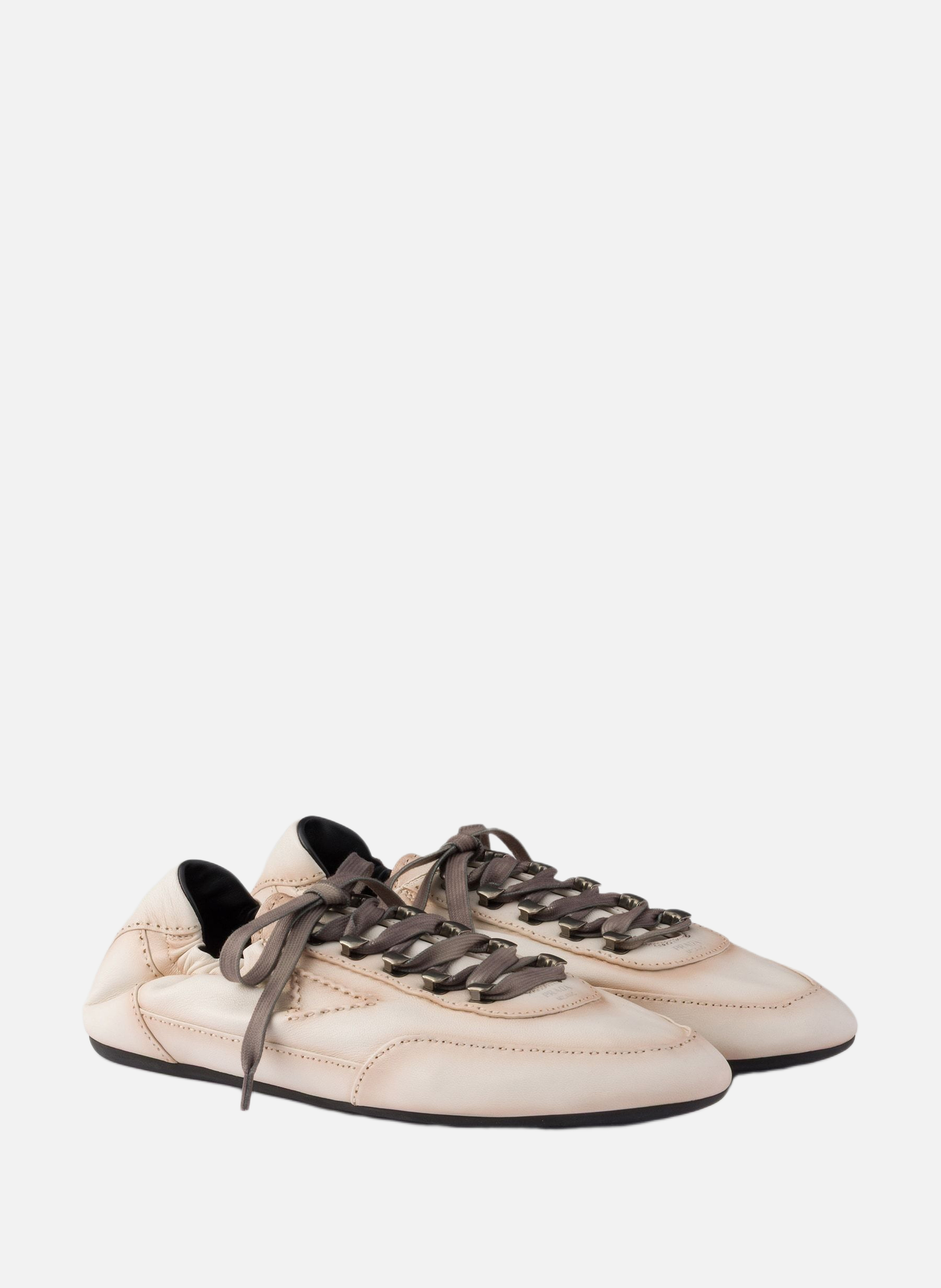 Baskets collapse en cuir nappa vieilli avec croche PRADA Beige