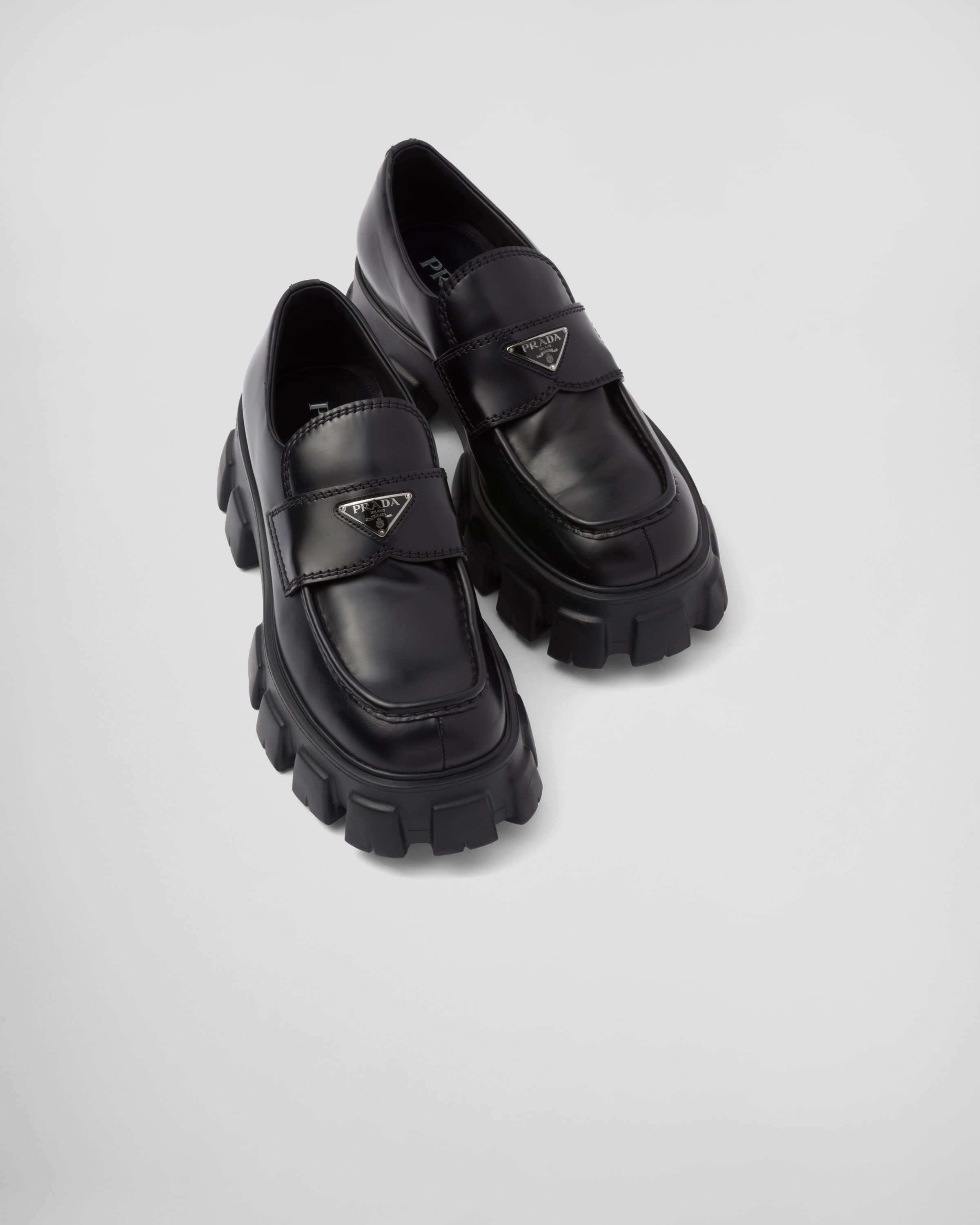 Mocassins monolith en cuir brossé PRADA Noir