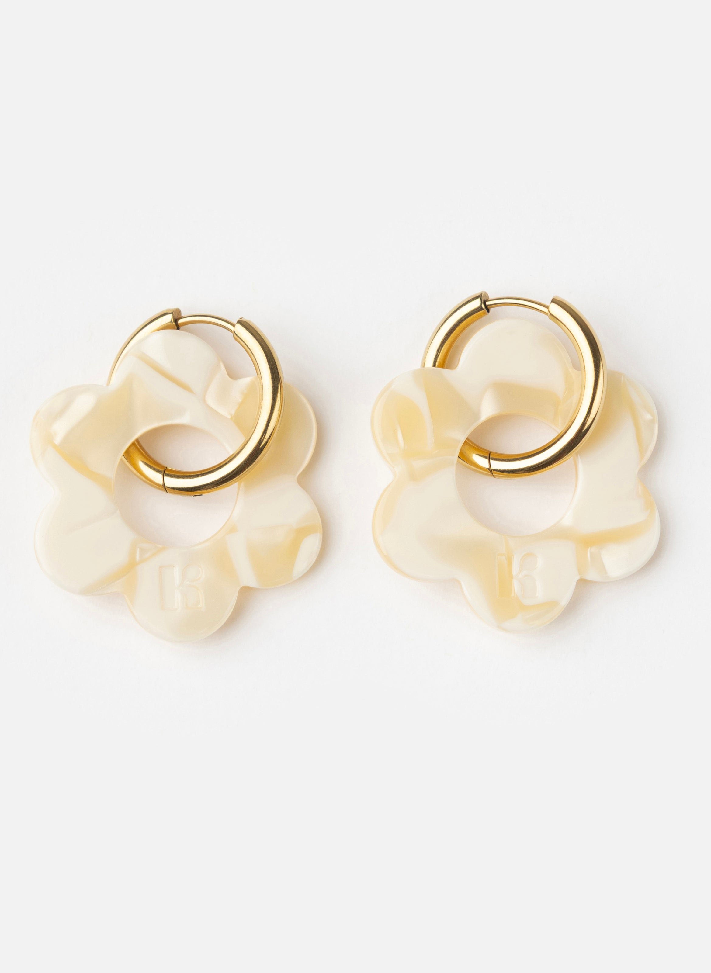 Boucles d'oreilles Maxi Fleurette avec anneaux en acier inoxydable doré KURAGE GINZA Beige