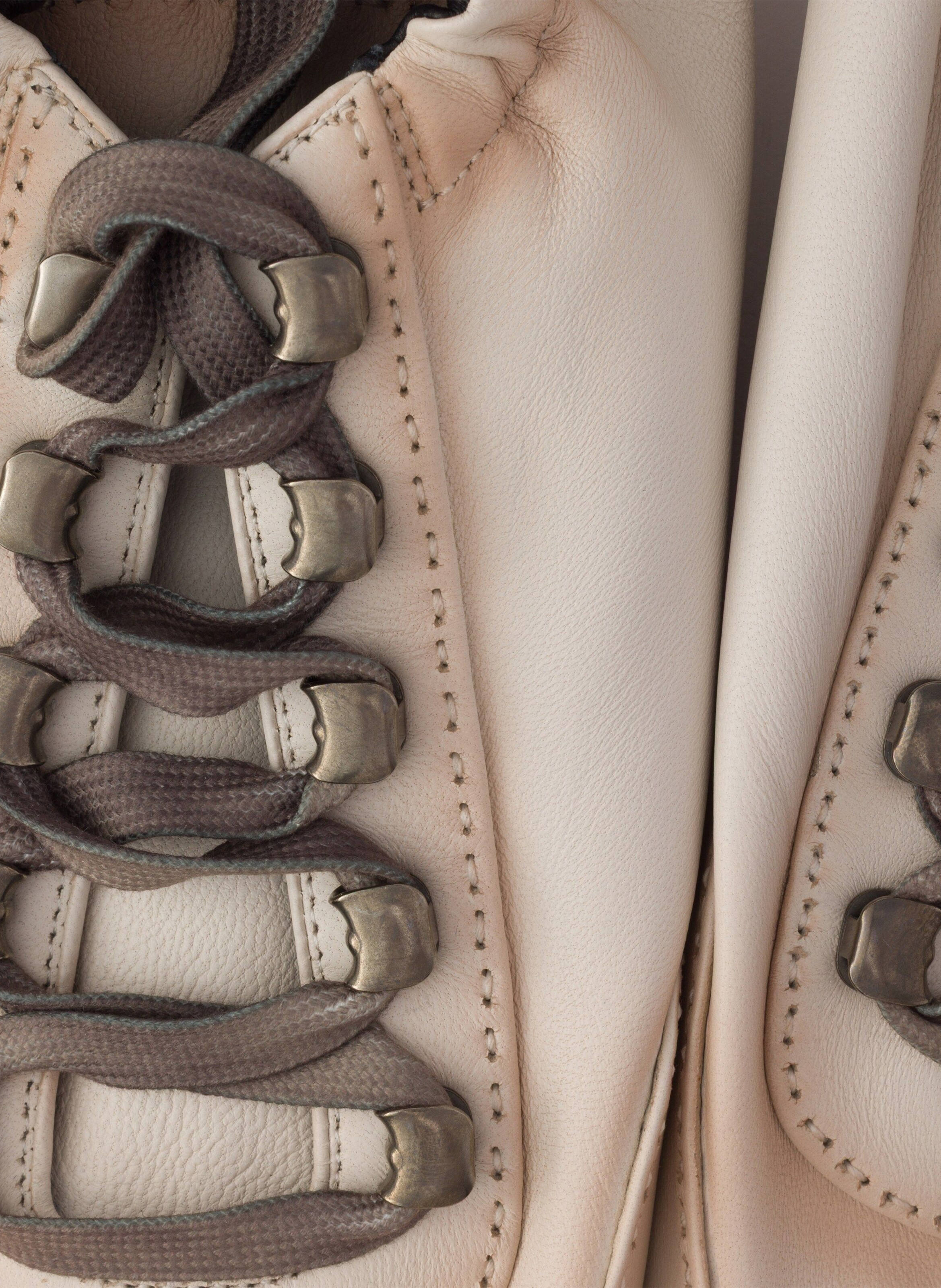 Baskets collapse en cuir nappa vieilli avec croche PRADA Beige