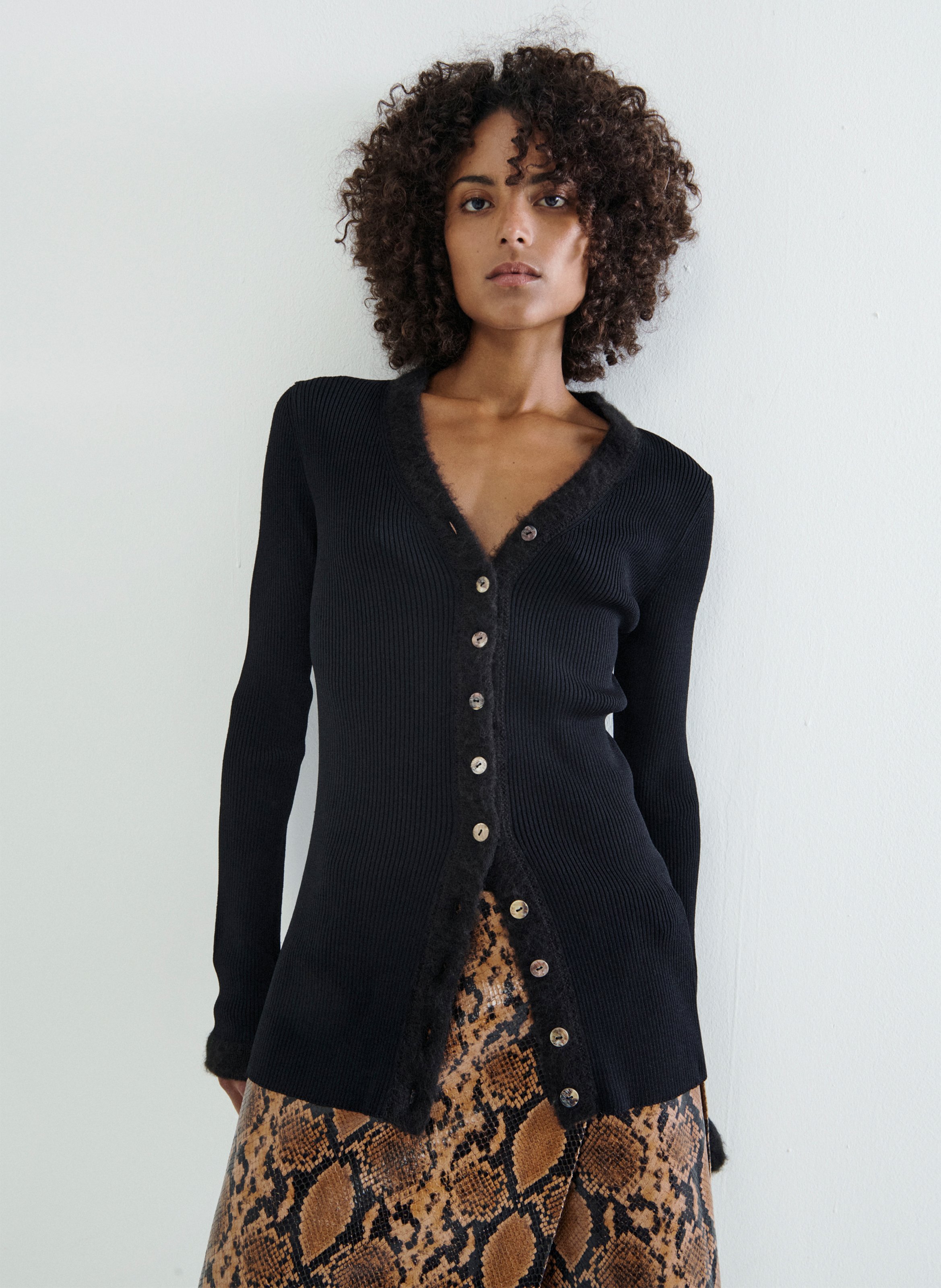 Cardigan en maille côtelé avec col et poignets contrastants VAILLANT Noir