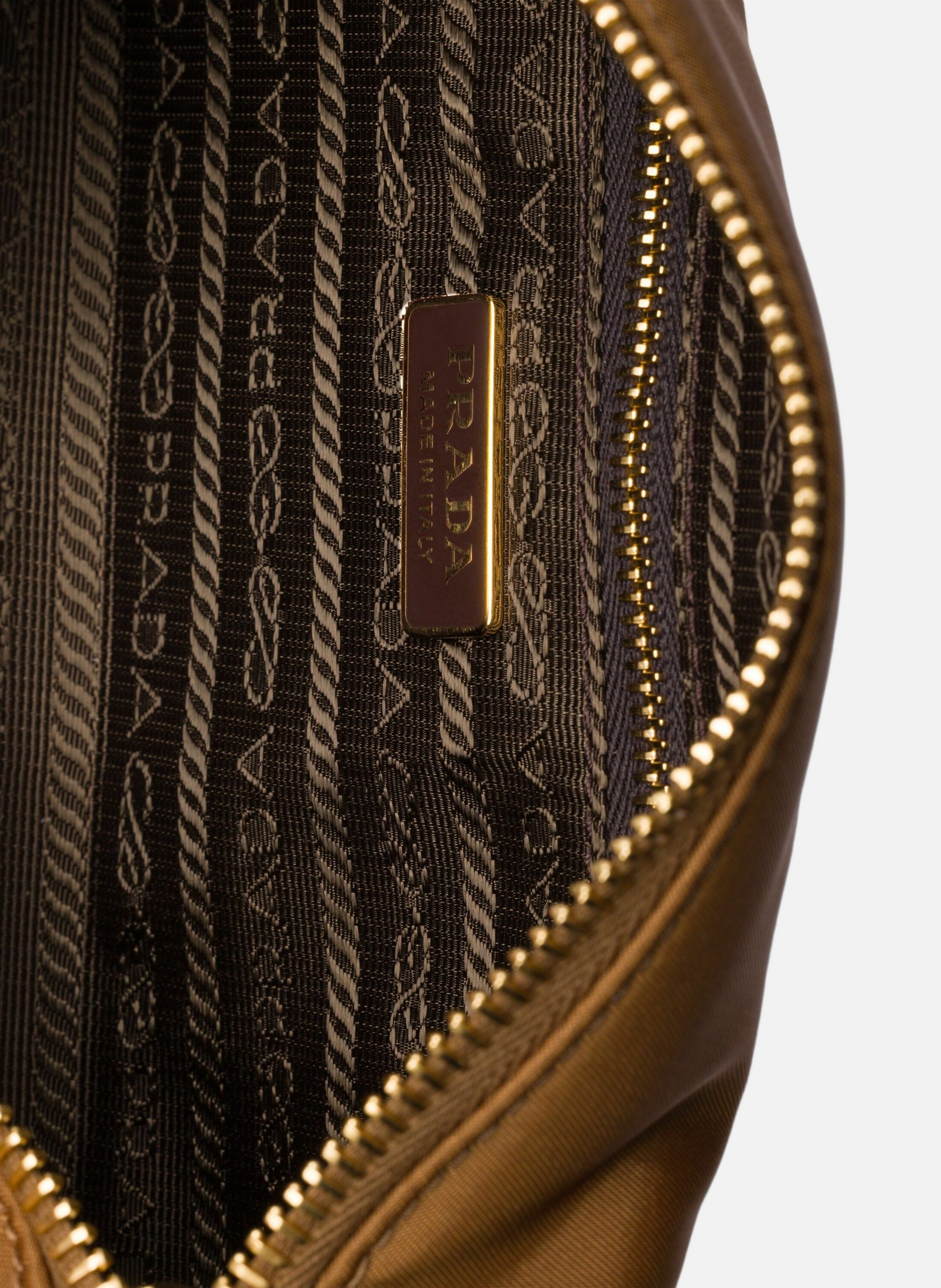 Pochette en re-nylon PRADA Marron