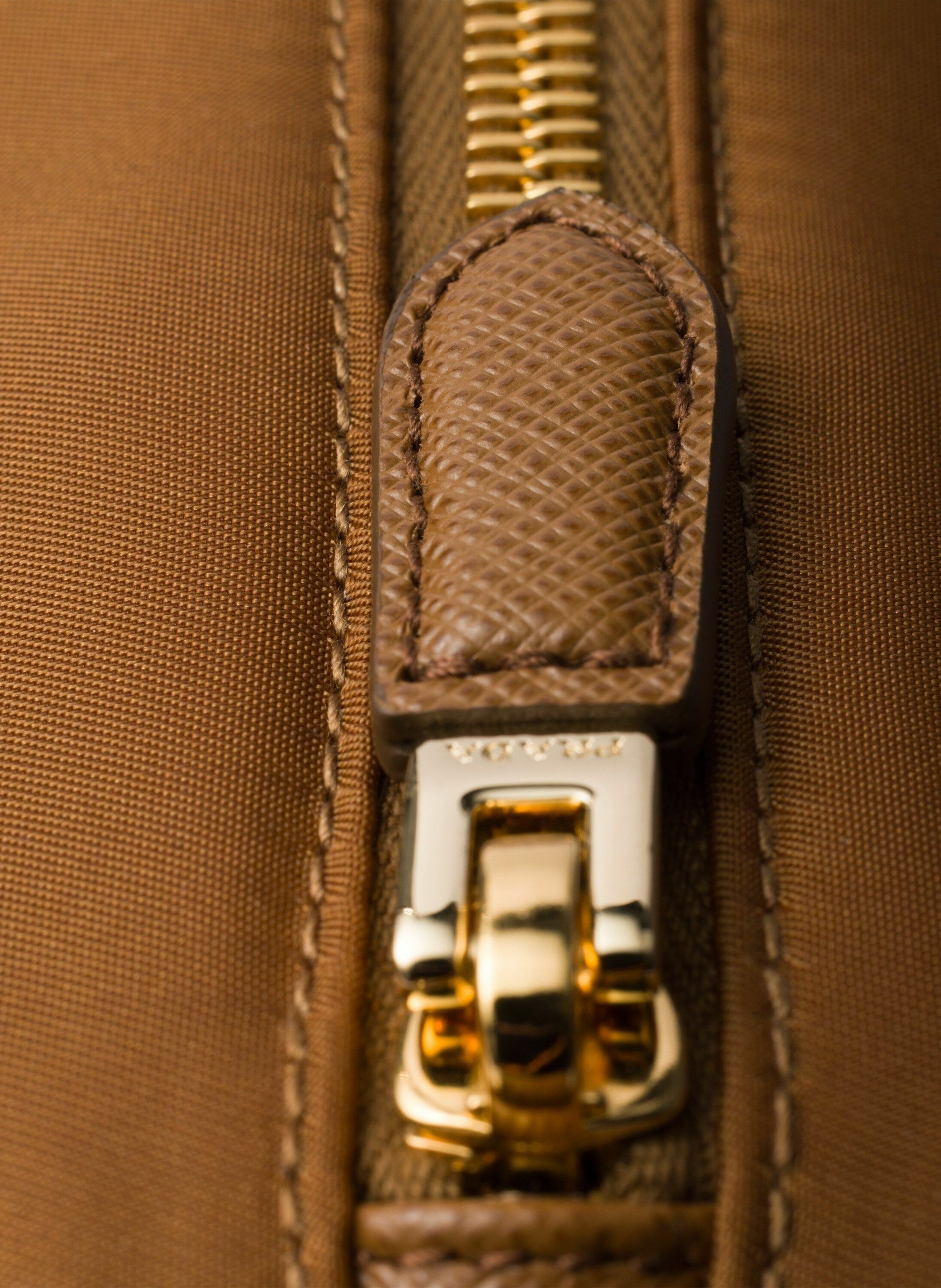 Pochette en re-nylon PRADA Marron