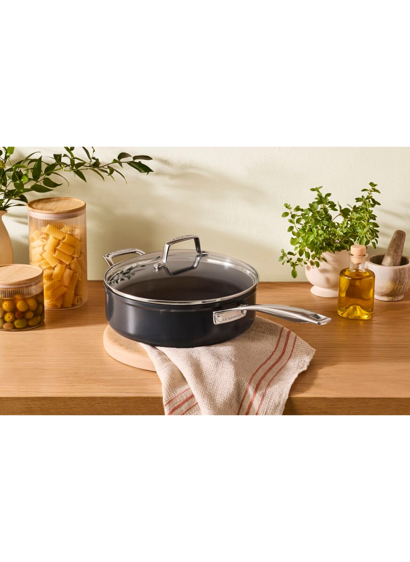 Essential Non-Stick Saute Pan with Lid LE CREUSET Black