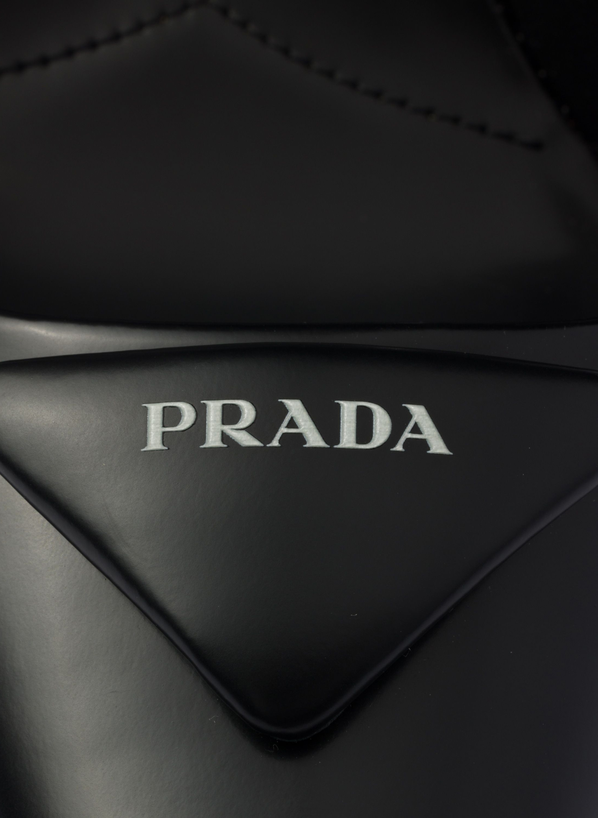 Escarpins à bride arrière en cuir brossé PRADA Noir