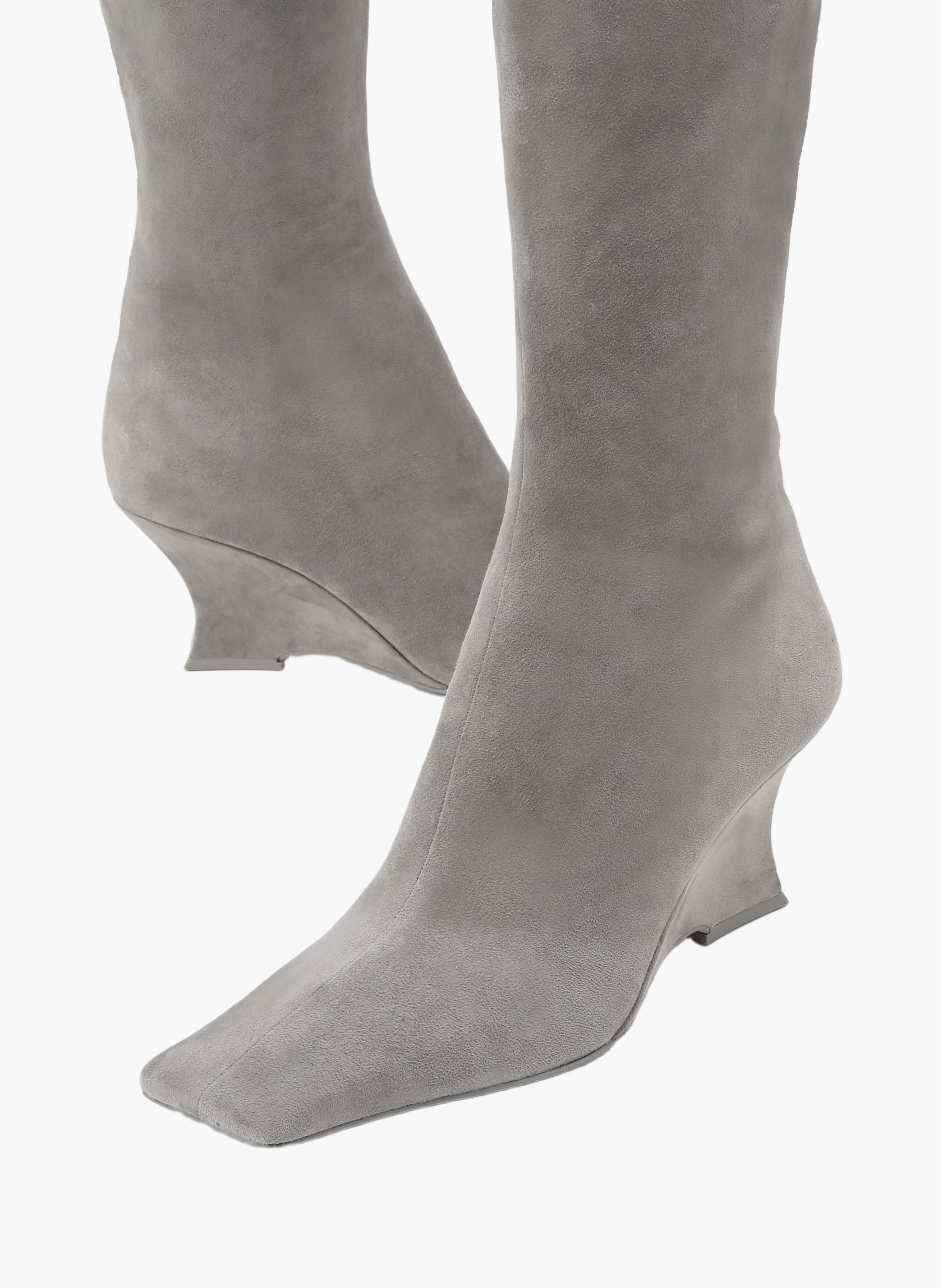 Bottines hattie en daim NAKED WOLFE Gris