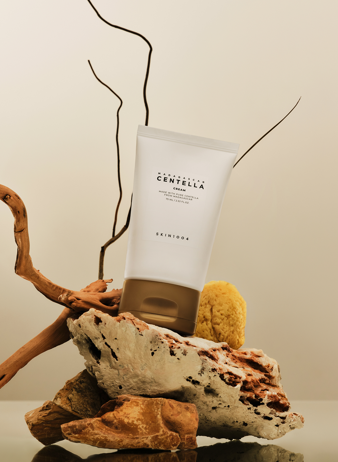 Moisturizing and soothing cream with centella asiatica SKIN1004 No color