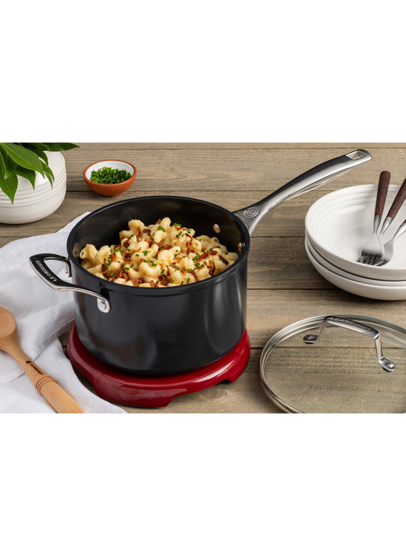 Essential Non-Stick Aluminum Casserole LE CREUSET Black