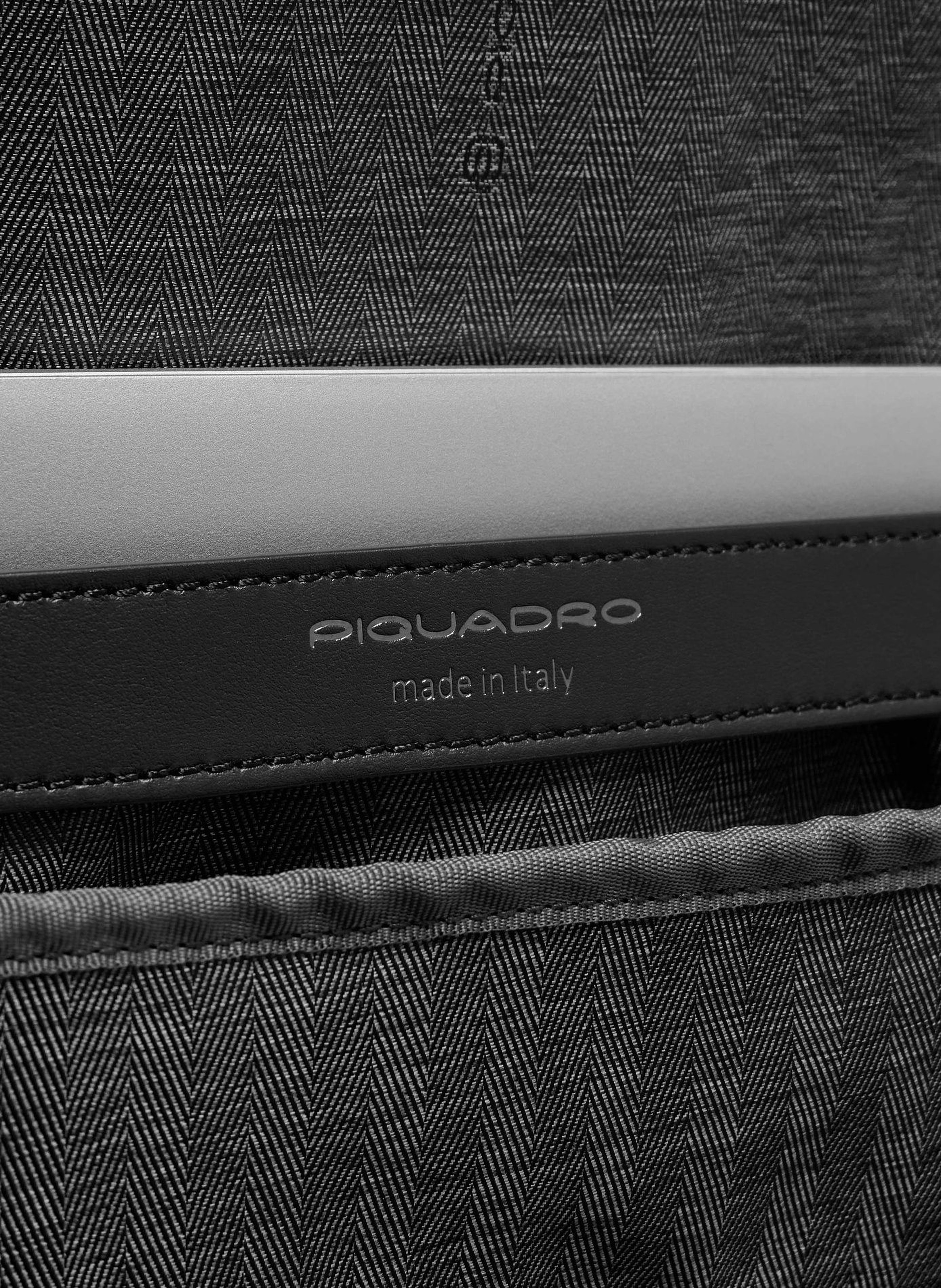 Rugzak voor 15,6" laptopreizen PIQUADRO Zwart