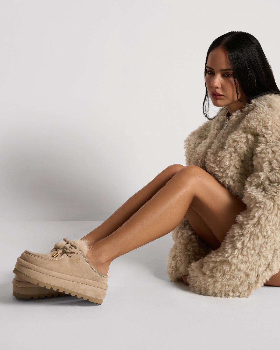 Blizzard-muiltjes van suède en imitatiebont NAKED WOLFE Wit