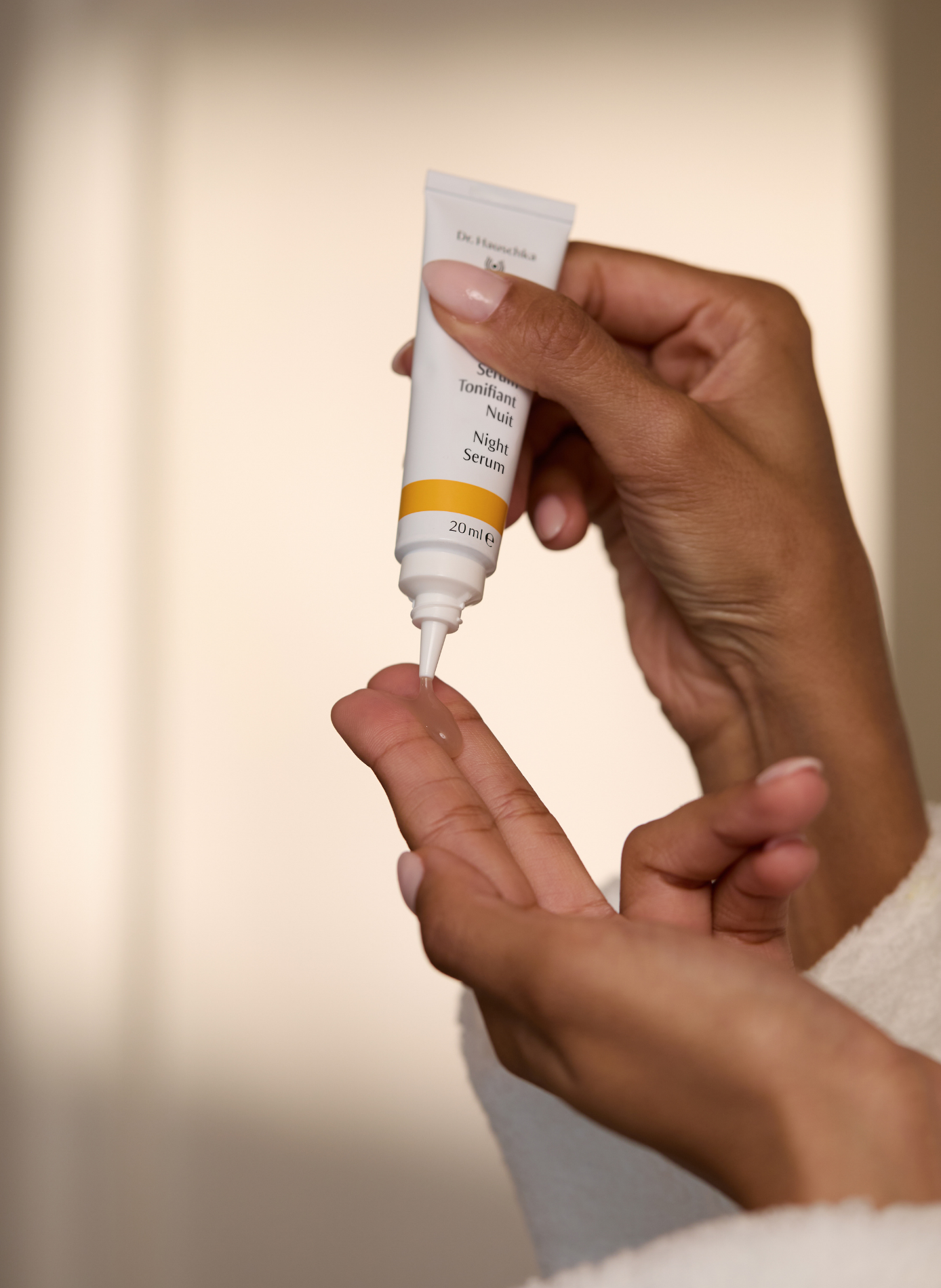 Nachtstraffendes Serum DR HAUSCHKA No color