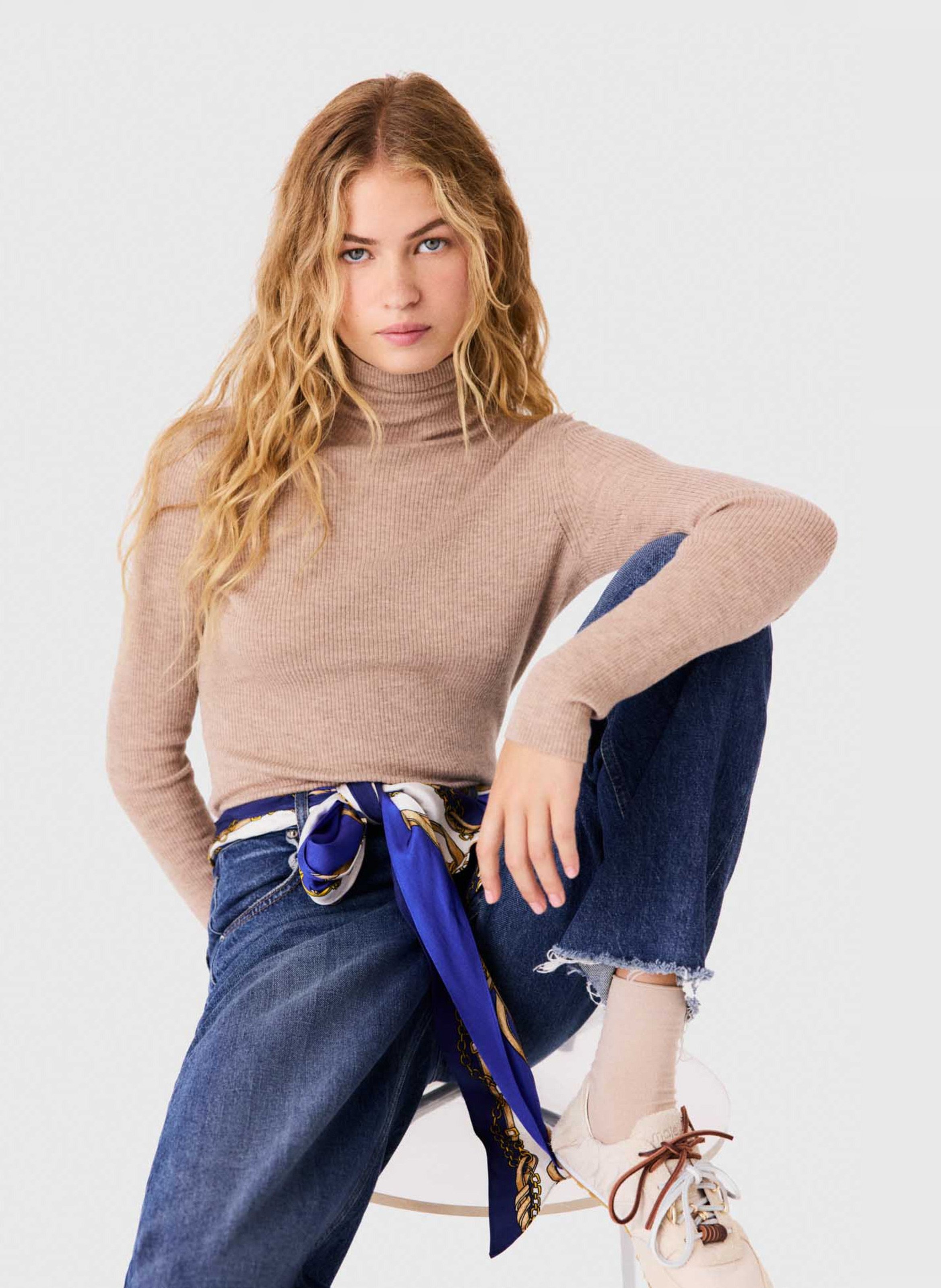 Pull moulant en laine et soie MAJE Beige