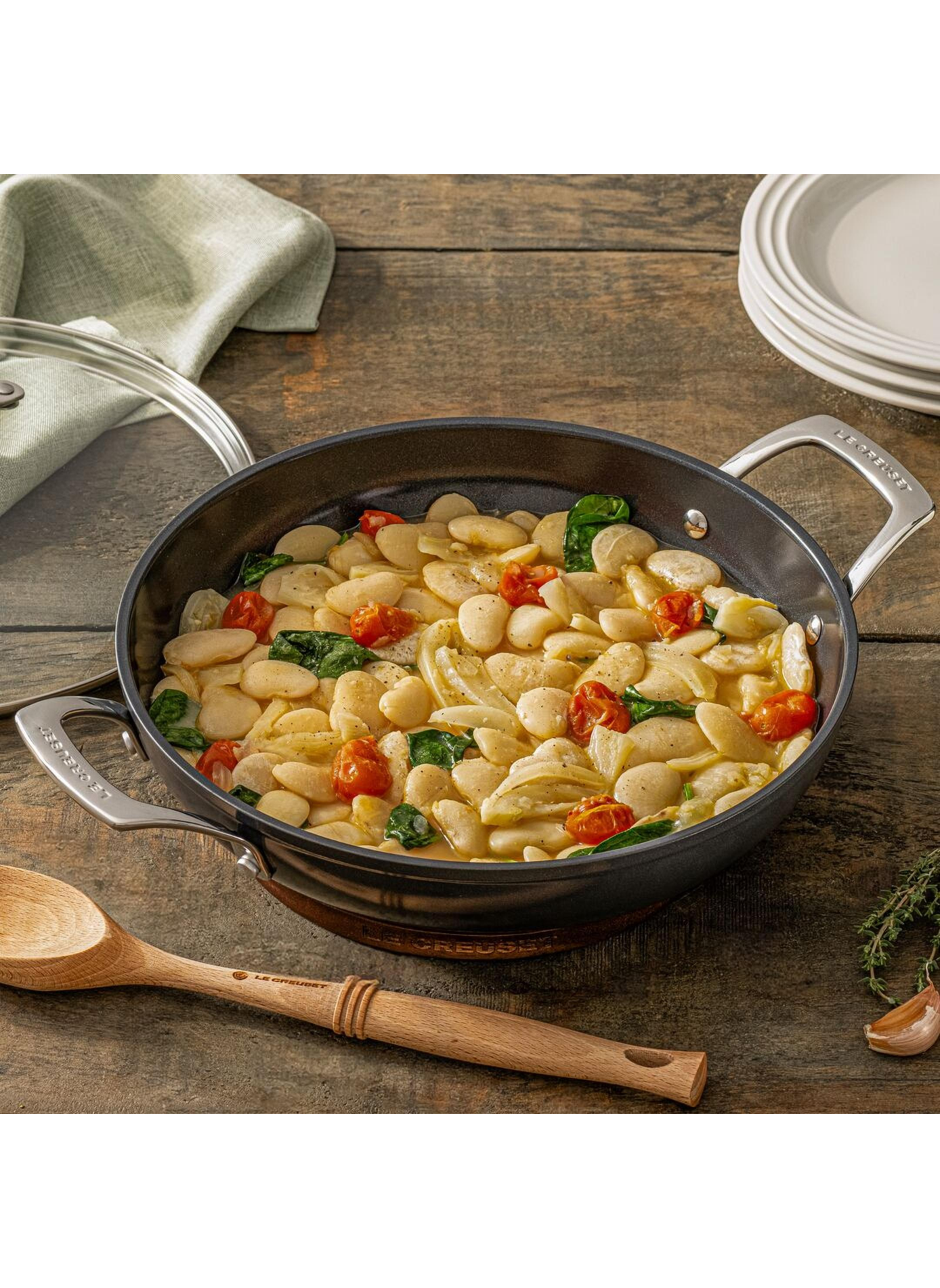 Non-stick Provencal sauté pan with lid Essential LE CREUSET Black