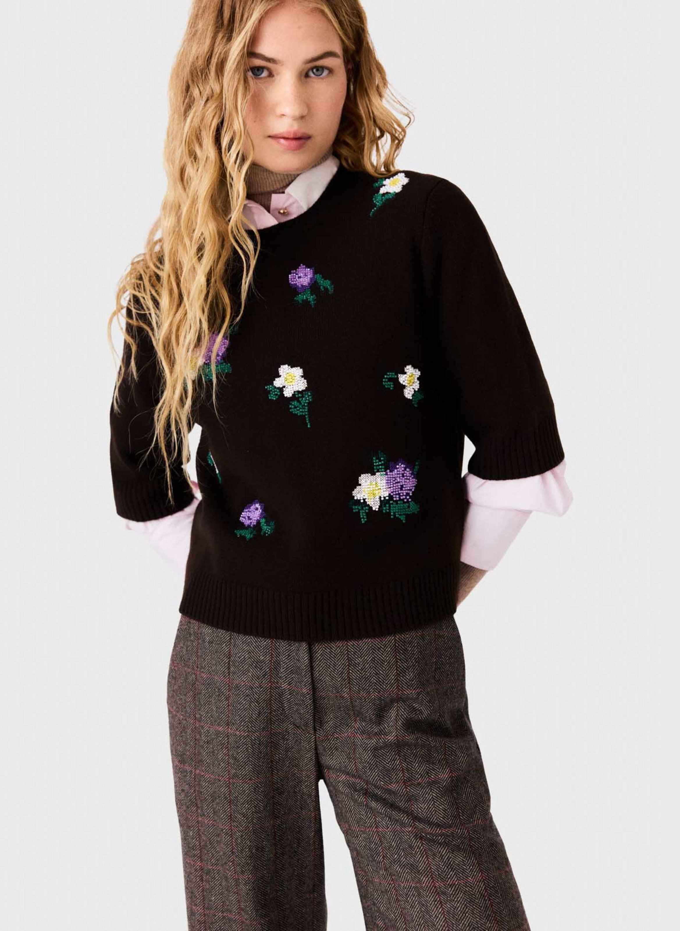 Pull droit col rond brodé en laine mélangée MAJE Marron